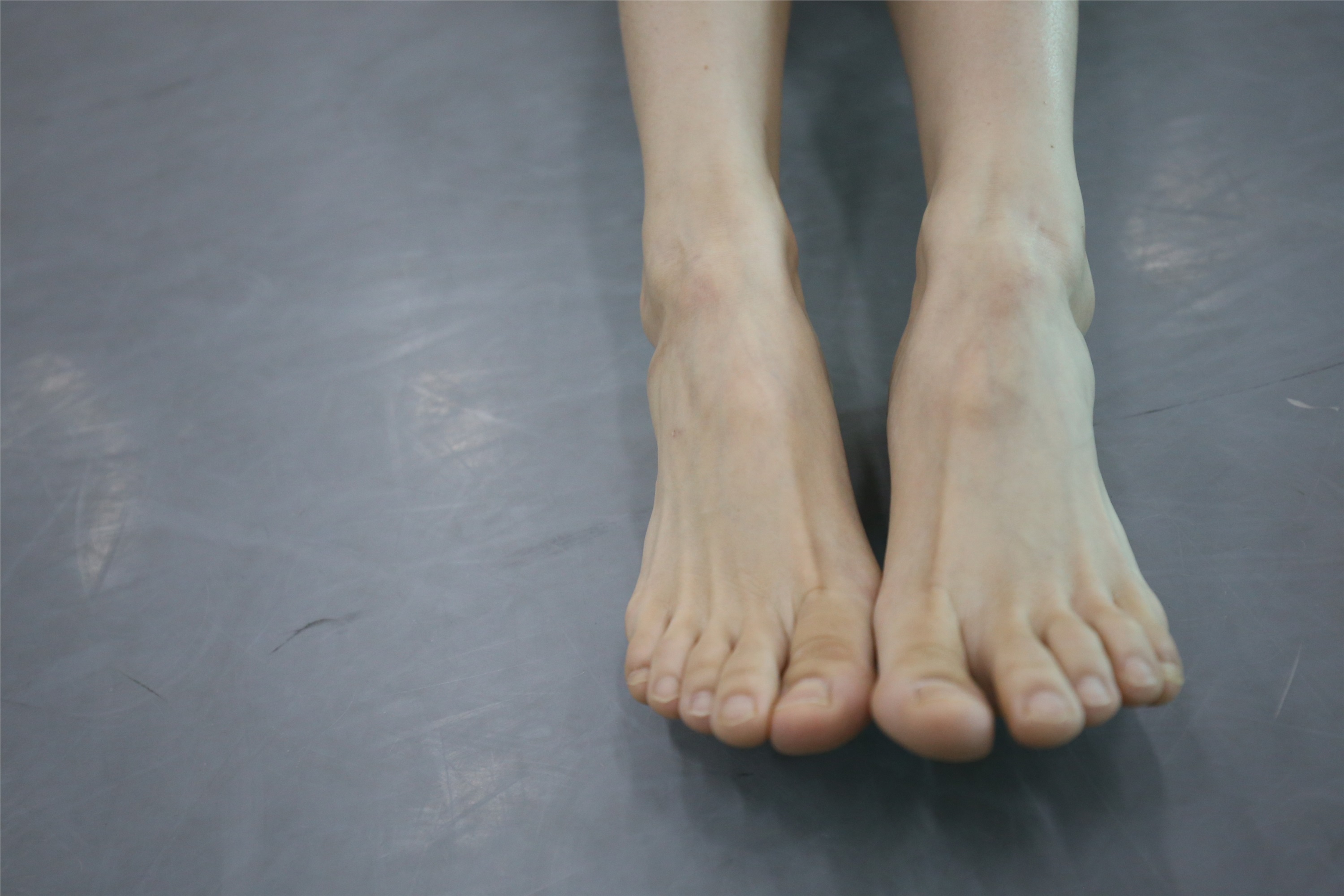 大西瓜美女图片 Z2-3 衫裸足561p4