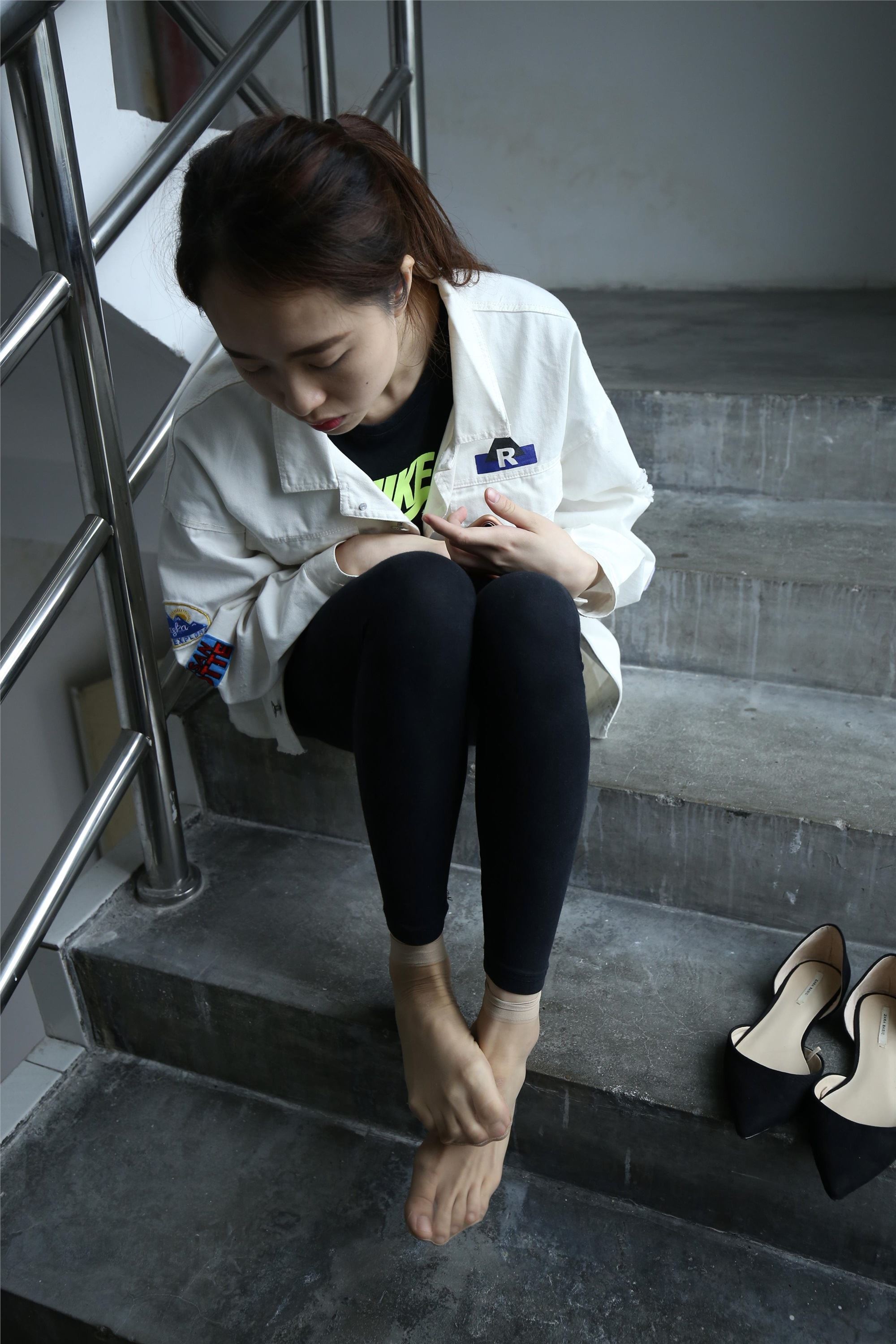 大西瓜美女图片 Z2-4 衬黑长裤107p