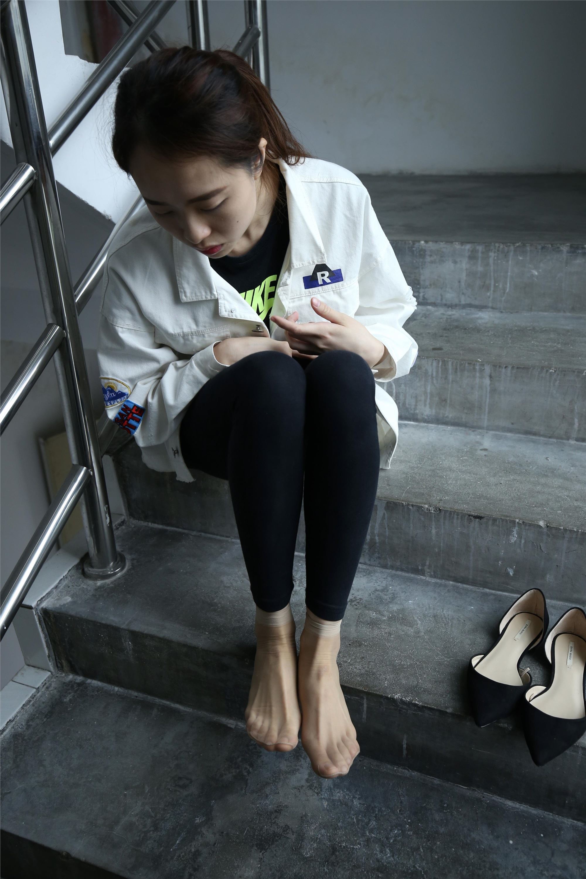 大西瓜美女图片 Z2-4 衬黑长裤107p