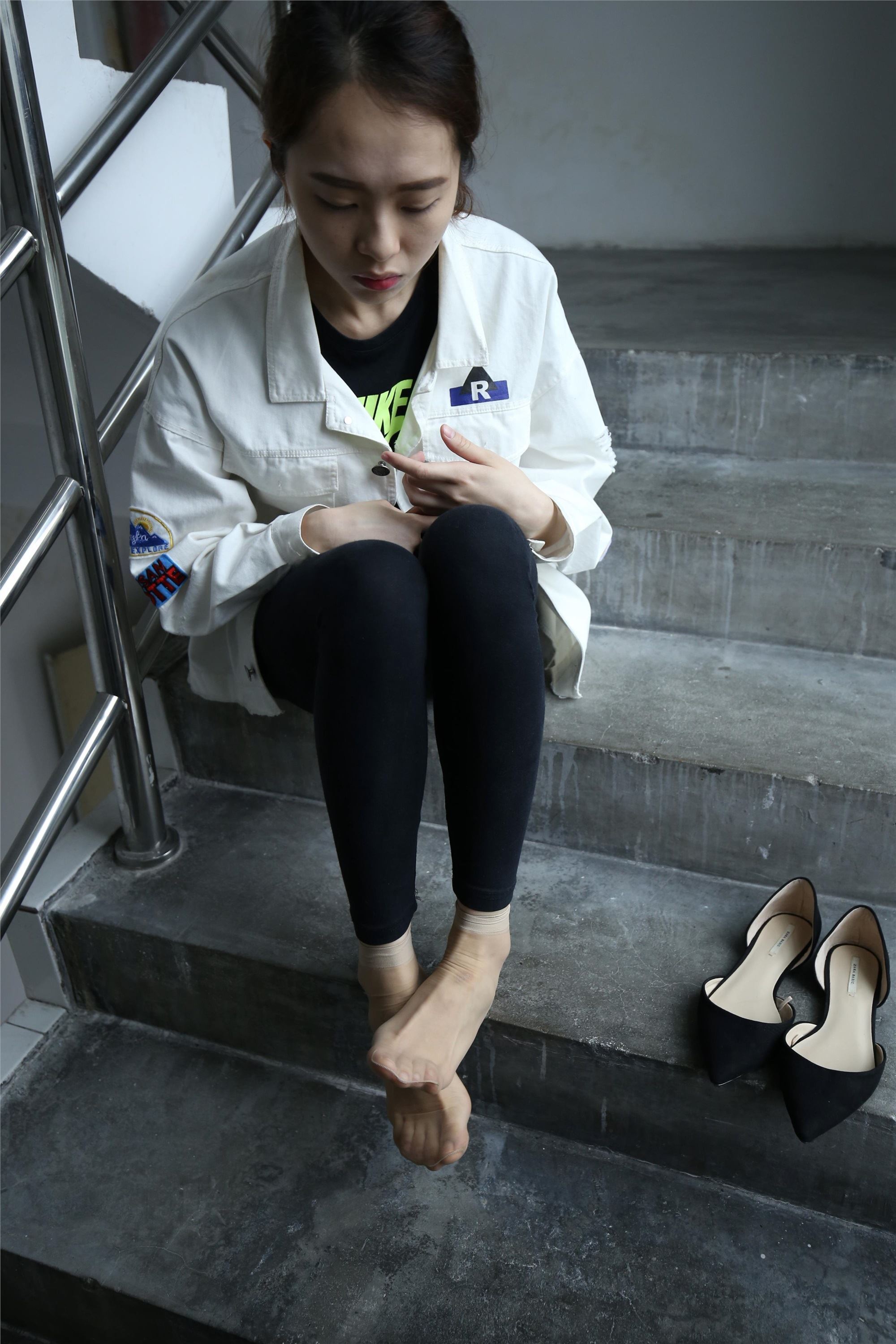 大西瓜美女图片 Z2-4 衬黑长裤107p