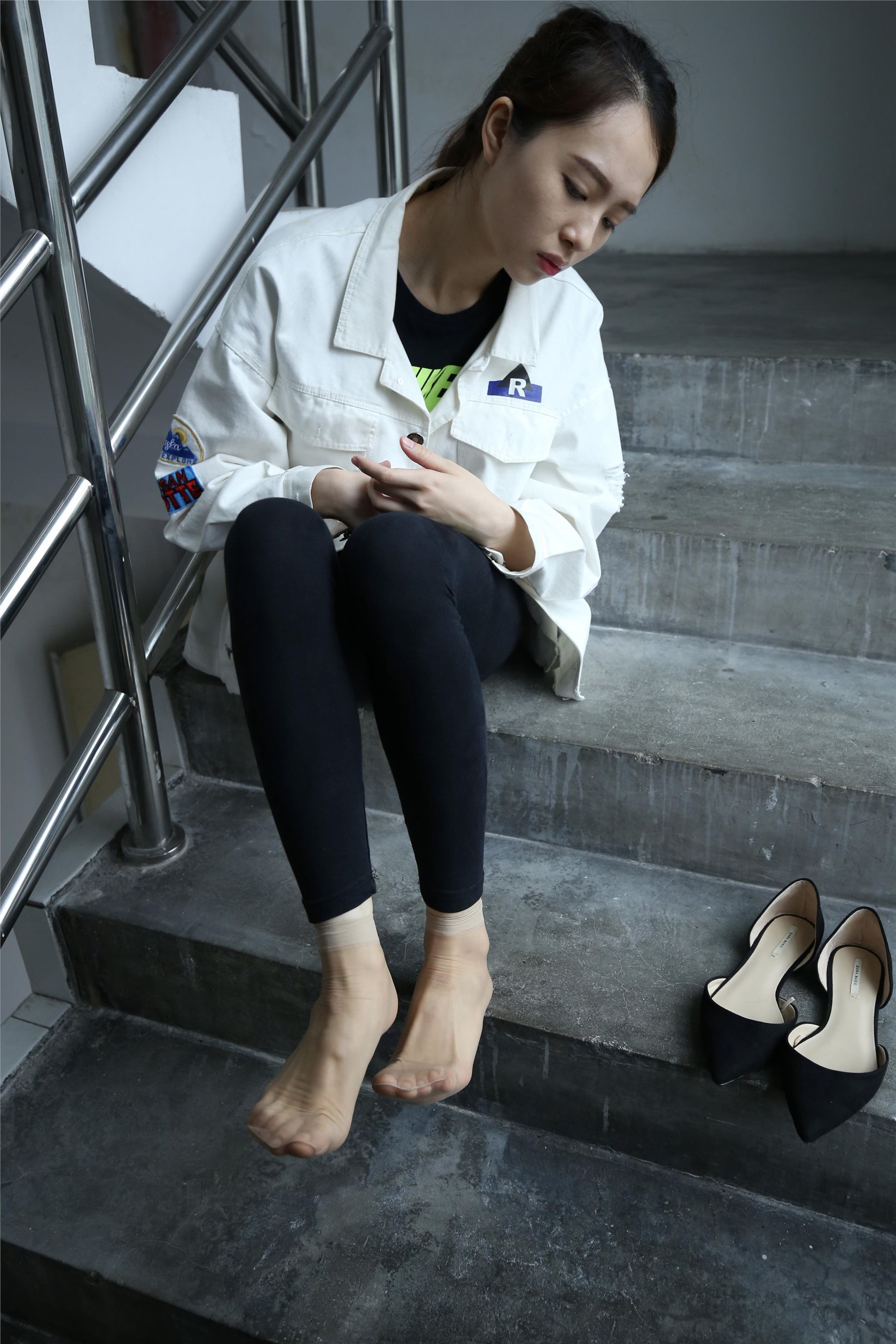 大西瓜美女图片 Z2-4 衬黑长裤107p