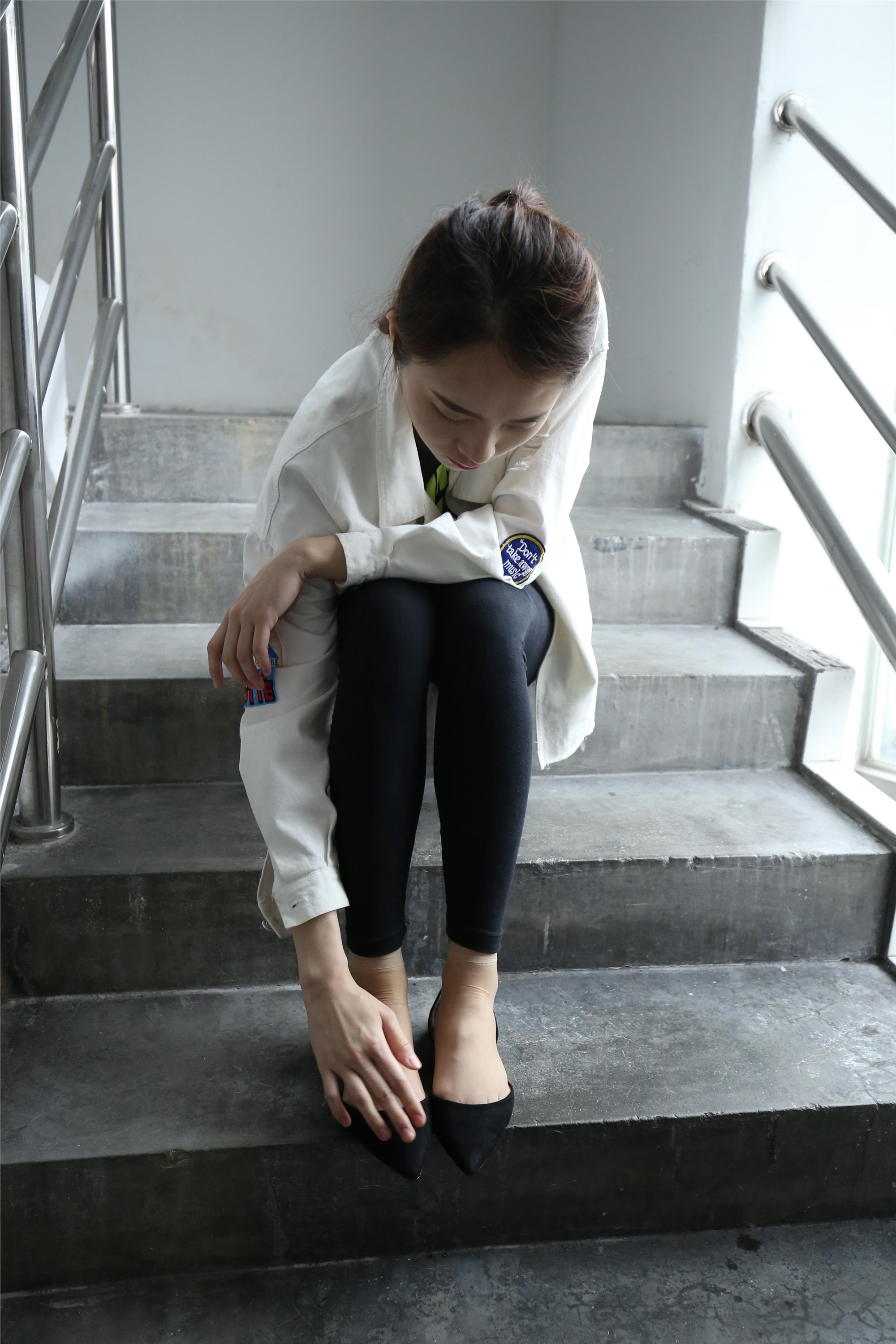 大西瓜美女图片 Z2-4 衬黑长裤107p