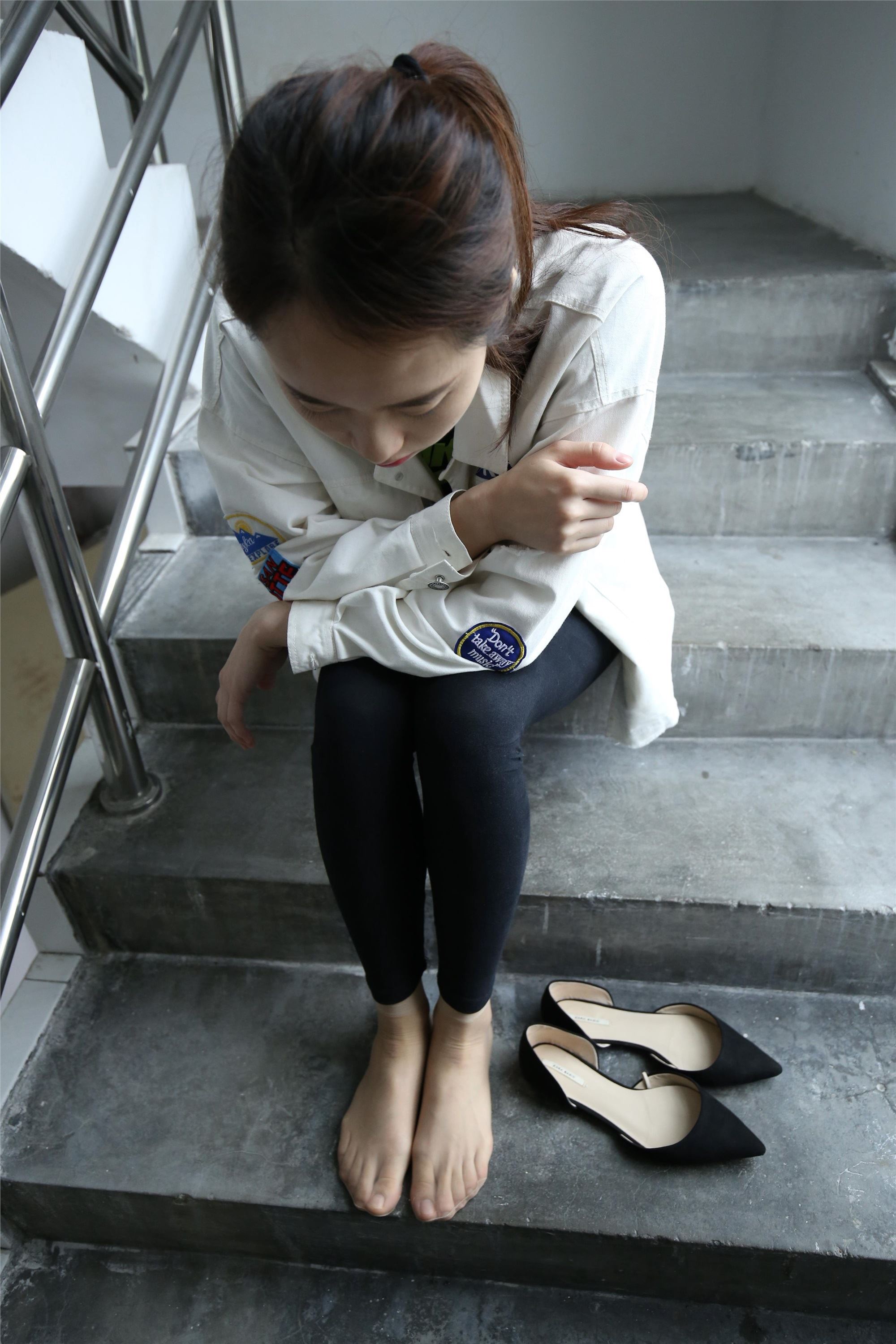 大西瓜美女图片 Z2-4 衬黑长裤107p