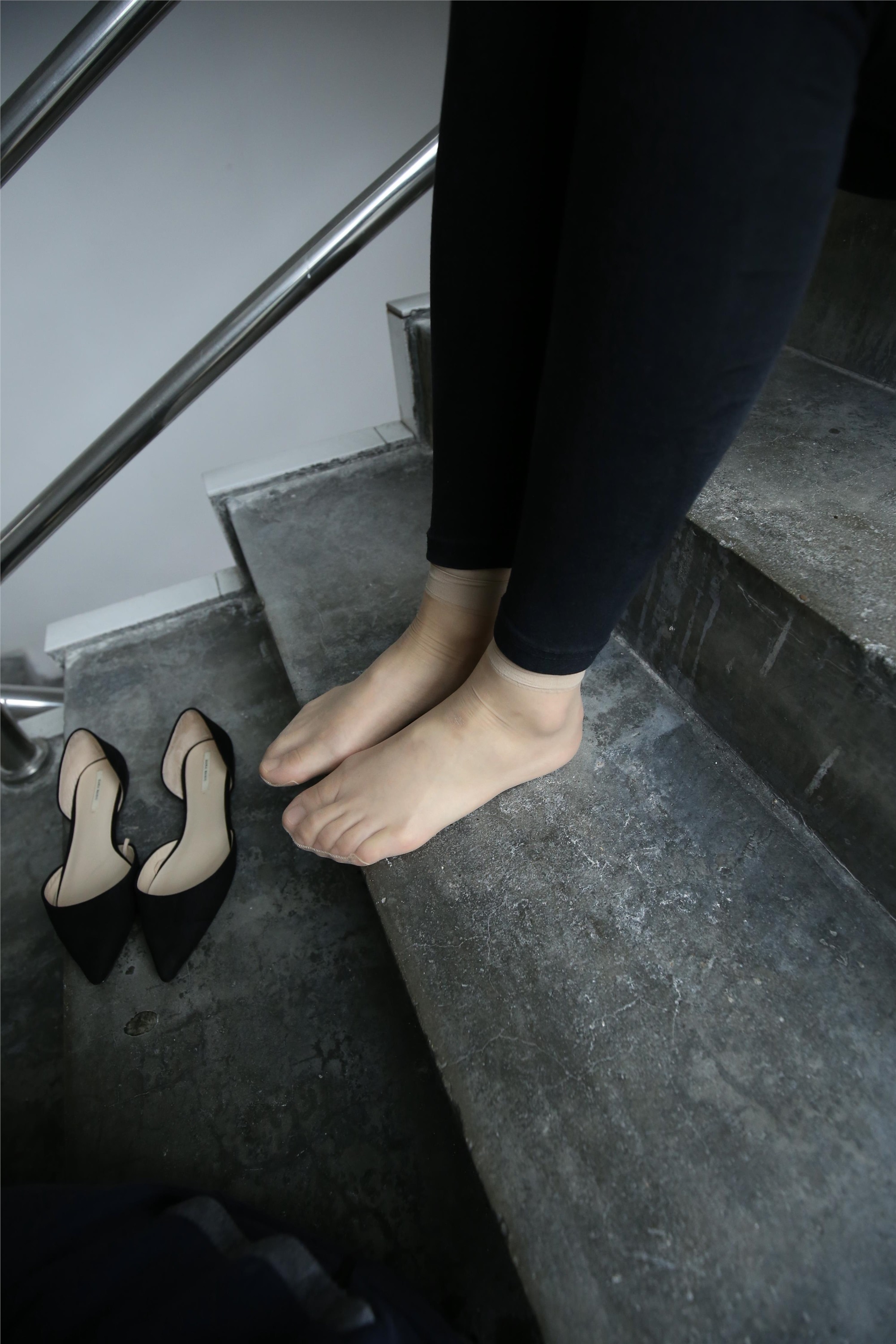 大西瓜美女图片 Z2-4 衬黑长裤107p