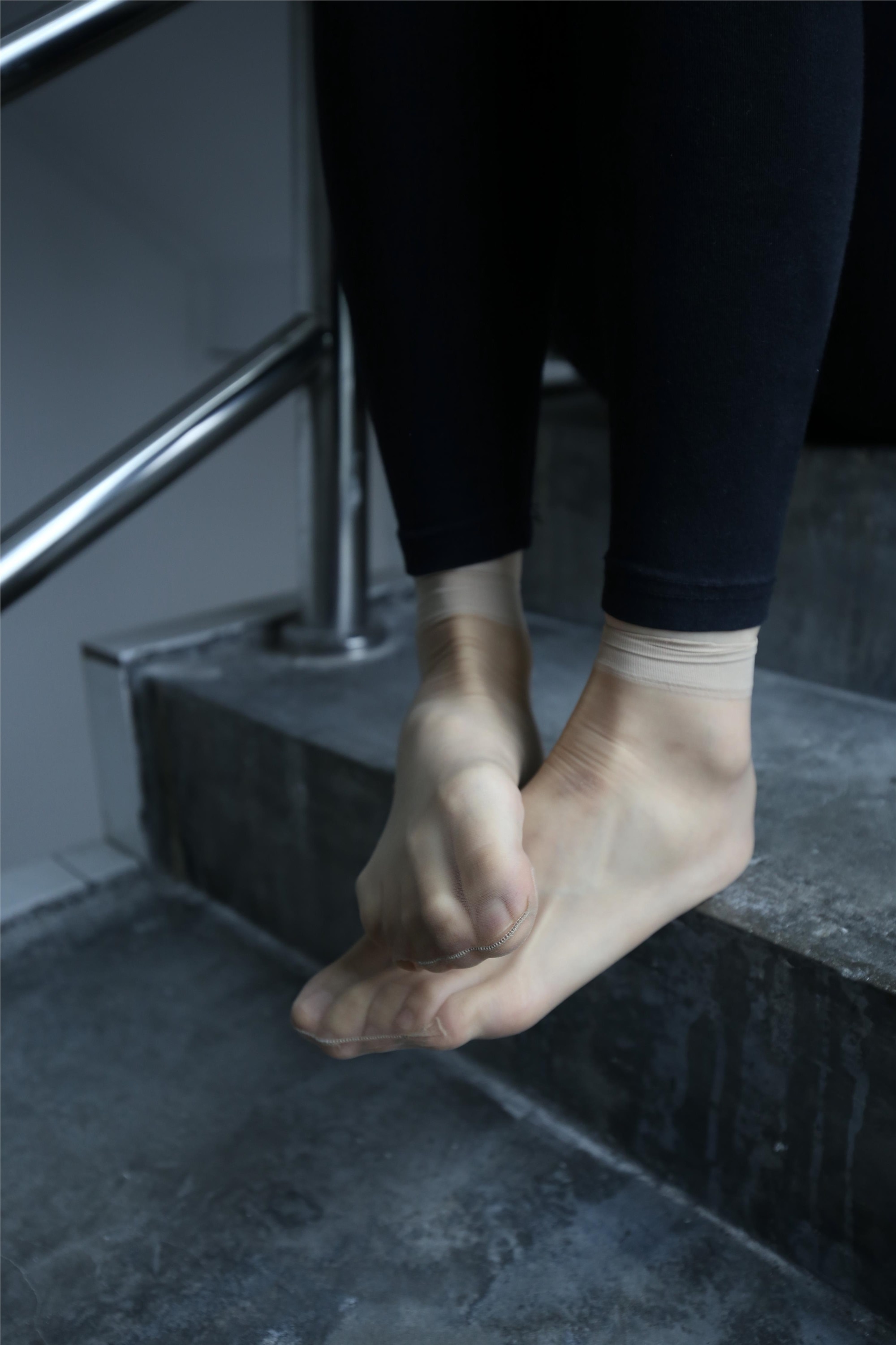 大西瓜美女图片 Z2-4 衬黑长裤107p