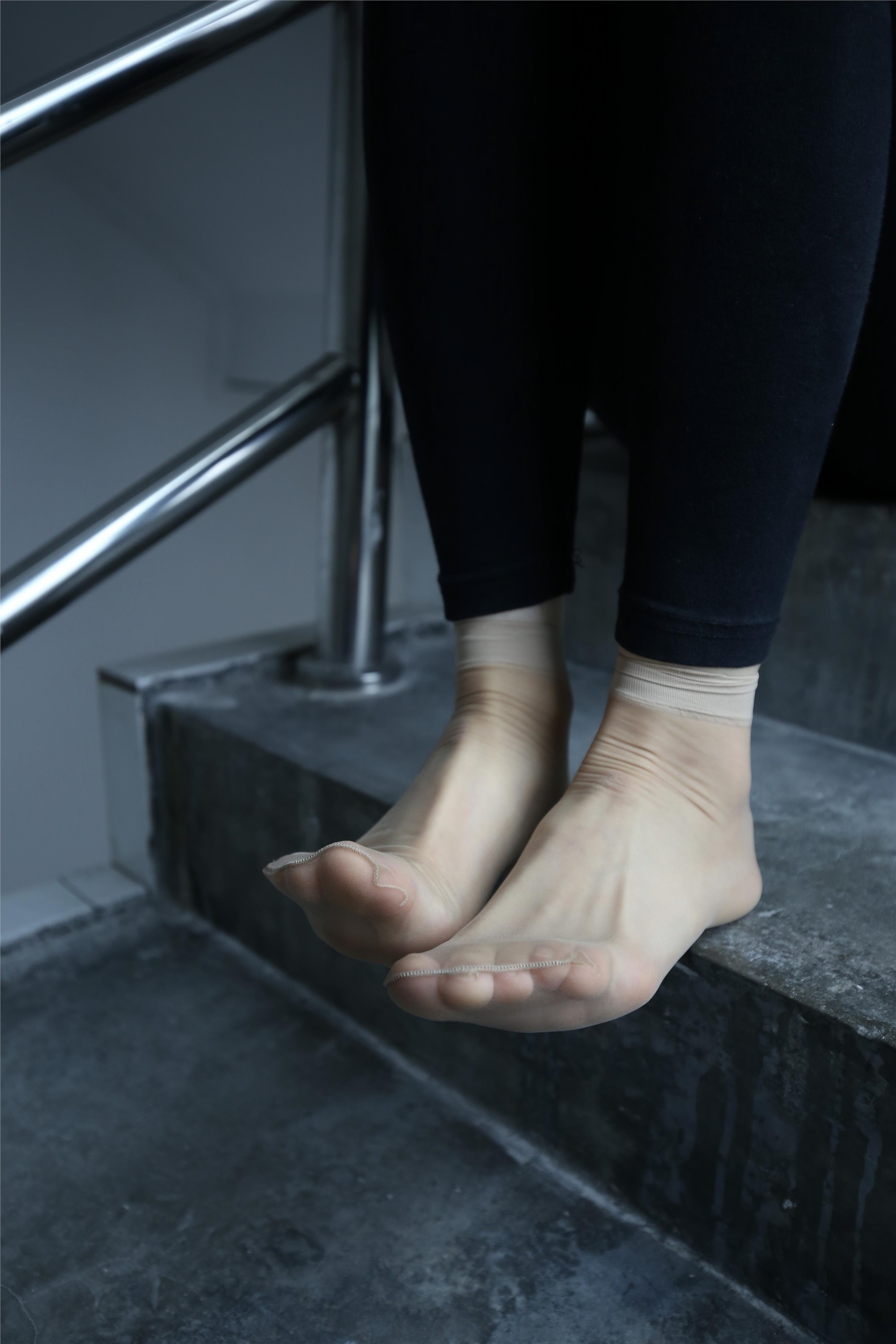 大西瓜美女图片 Z2-4 衬黑长裤107p