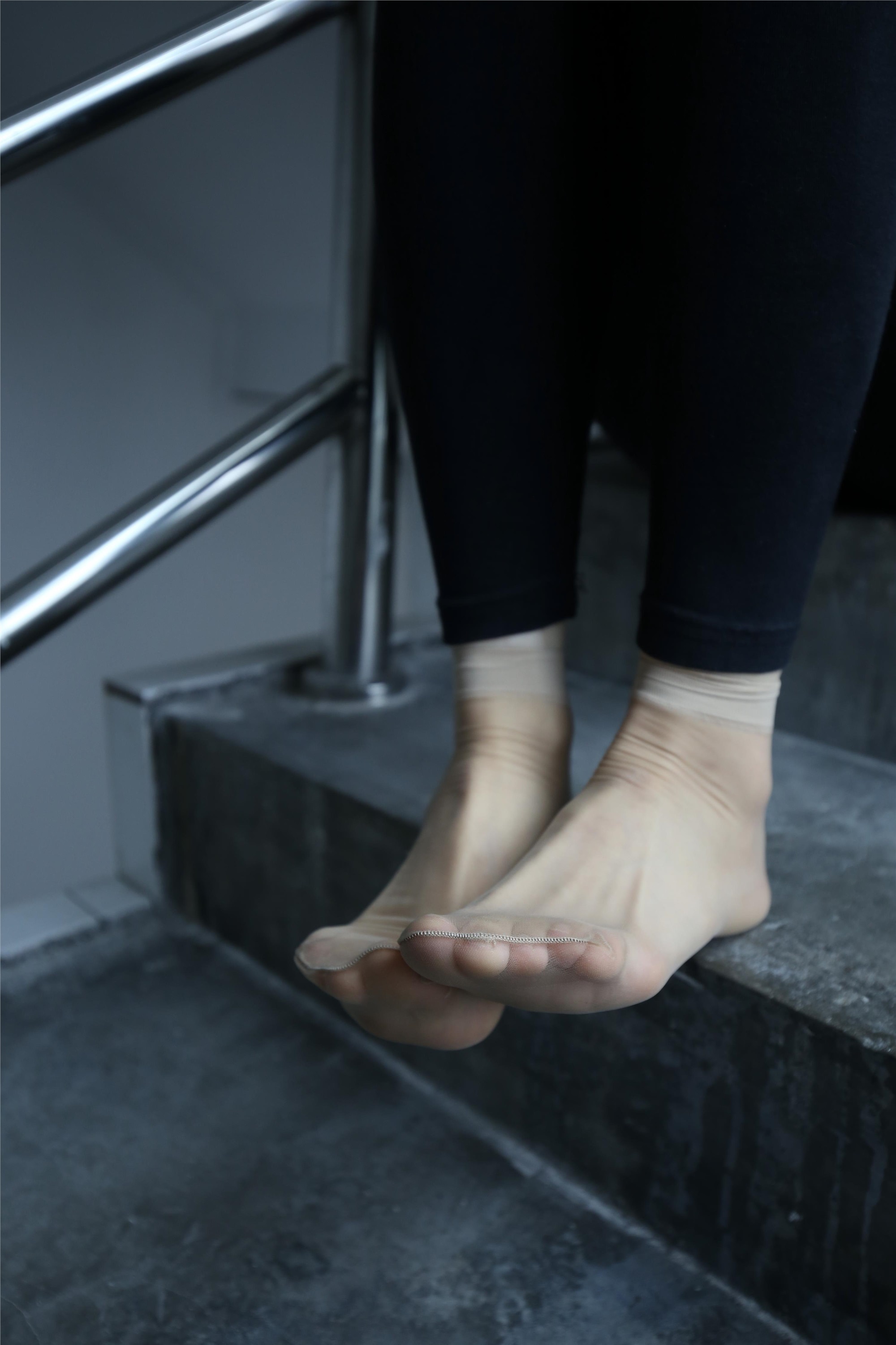 大西瓜美女图片 Z2-4 衬黑长裤107p