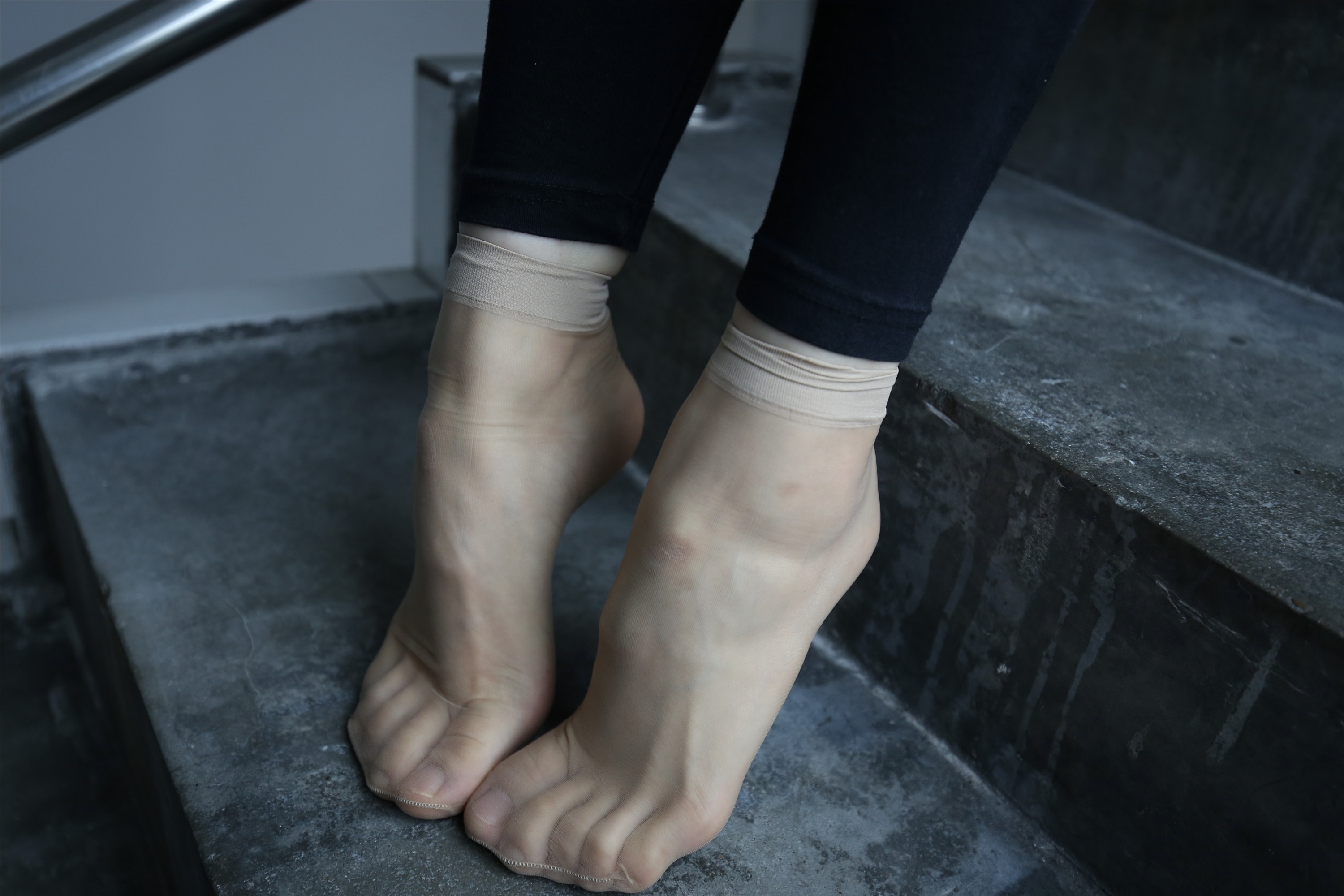 大西瓜美女图片 Z2-4 衬黑长裤107p