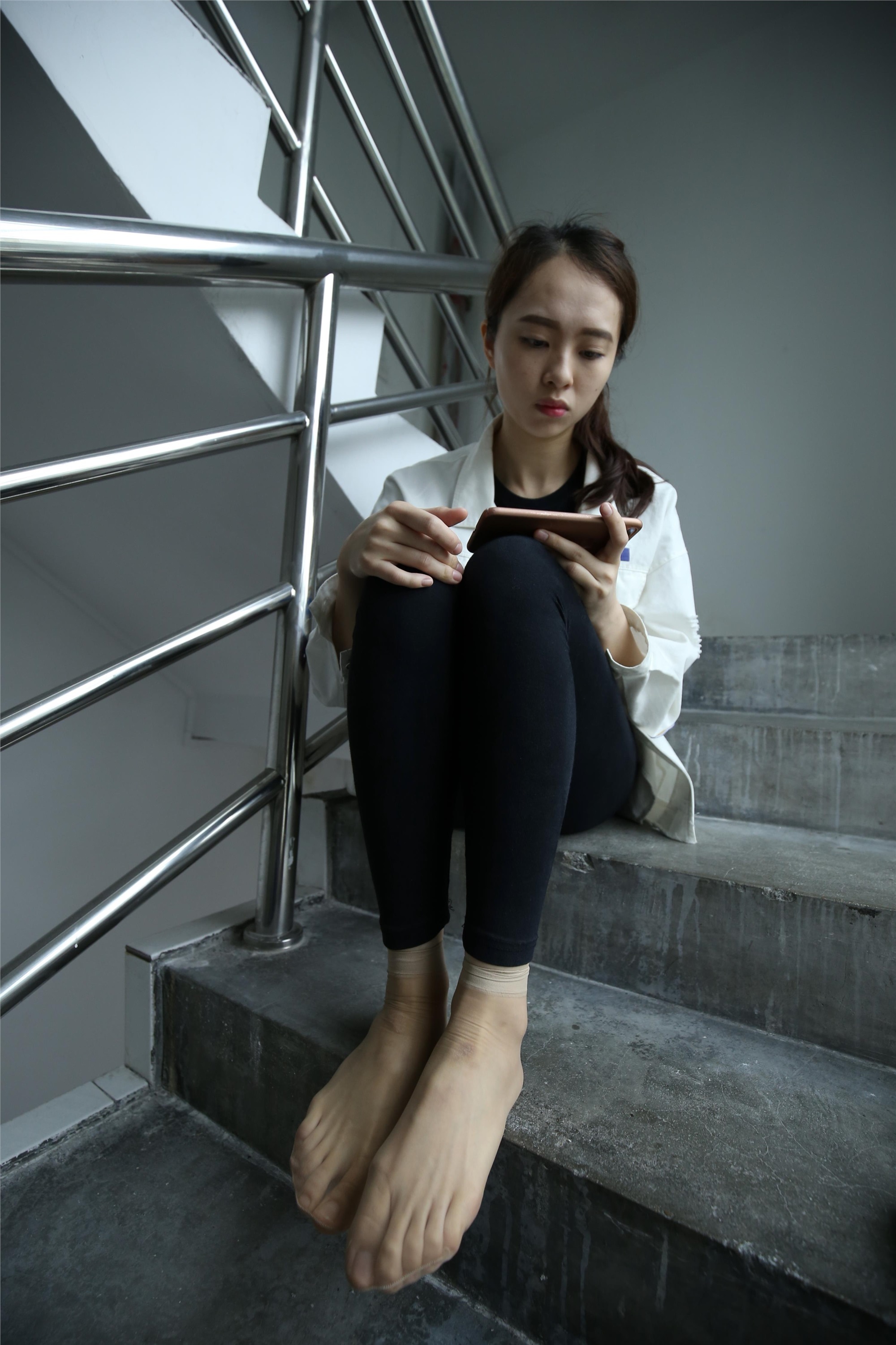 大西瓜美女图片 Z2-4 衬黑长裤107p