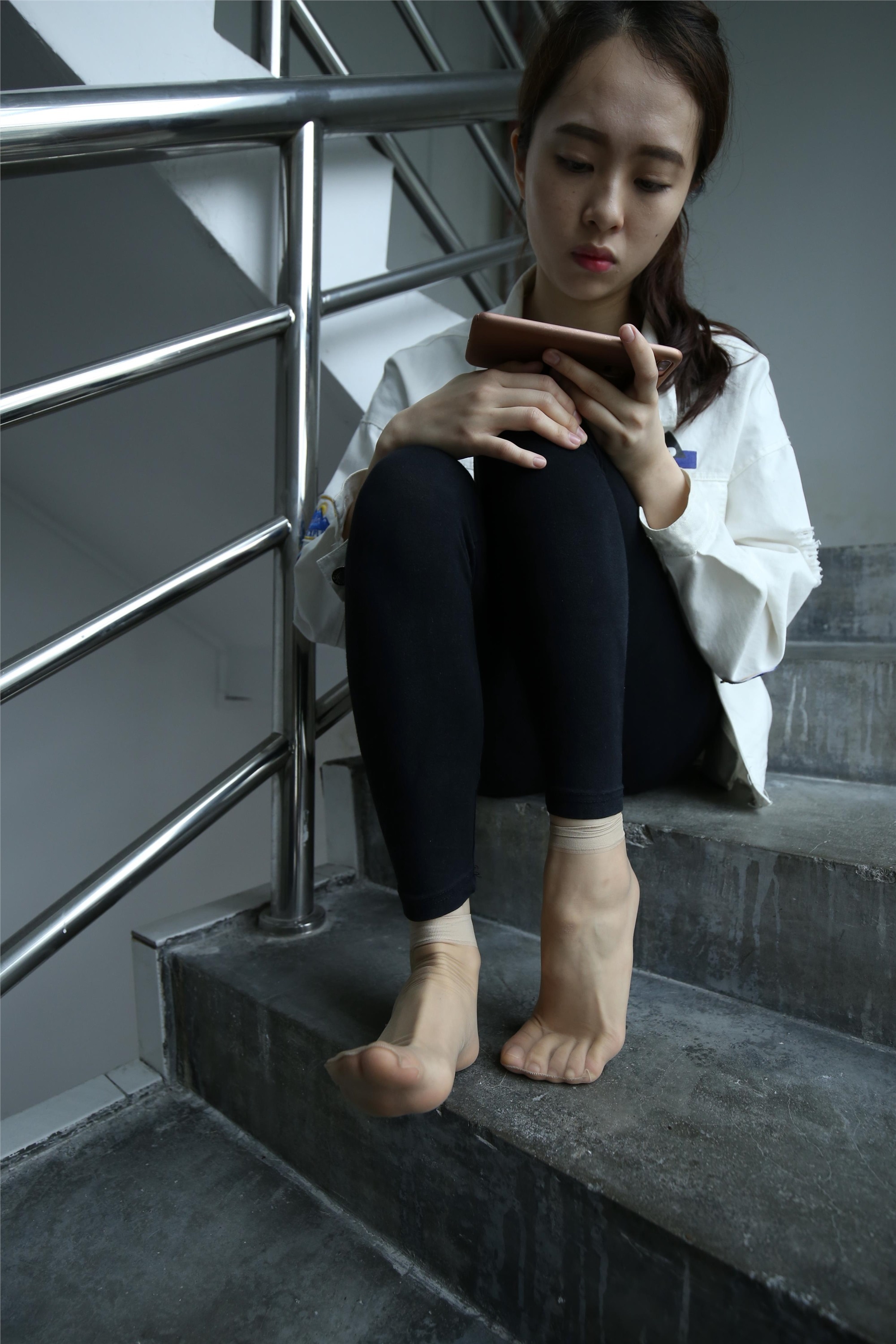 大西瓜美女图片 Z2-4 衬黑长裤107p