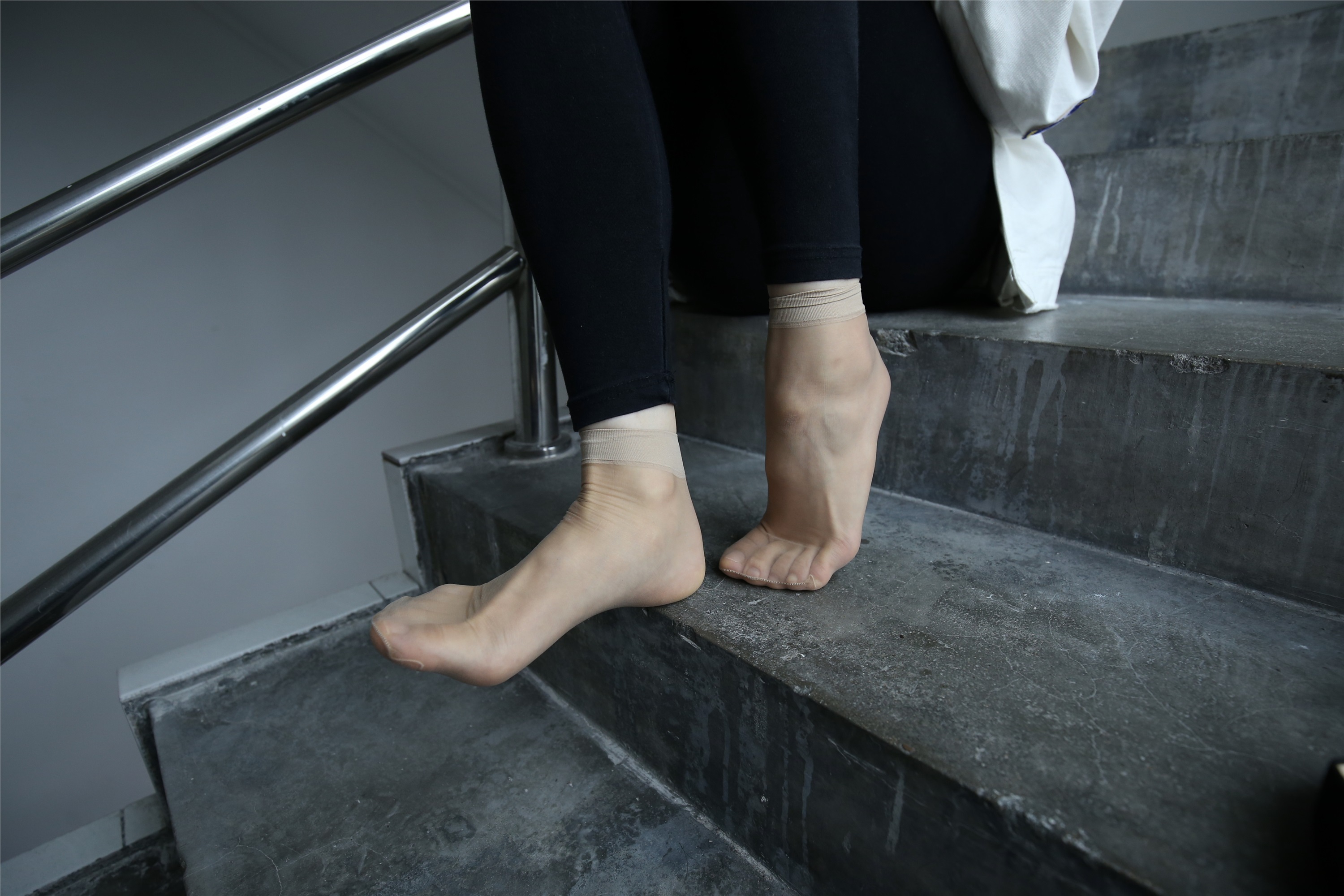 大西瓜美女图片 Z2-4 衬黑长裤107p