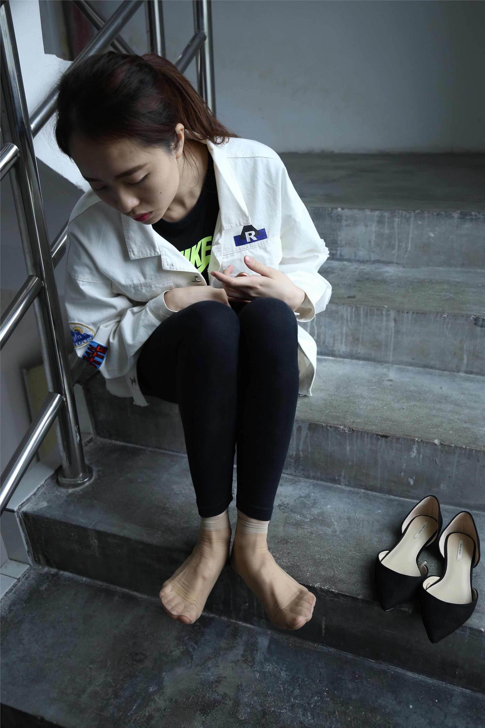 大西瓜美女图片 Z2-4 衬黑长裤107p