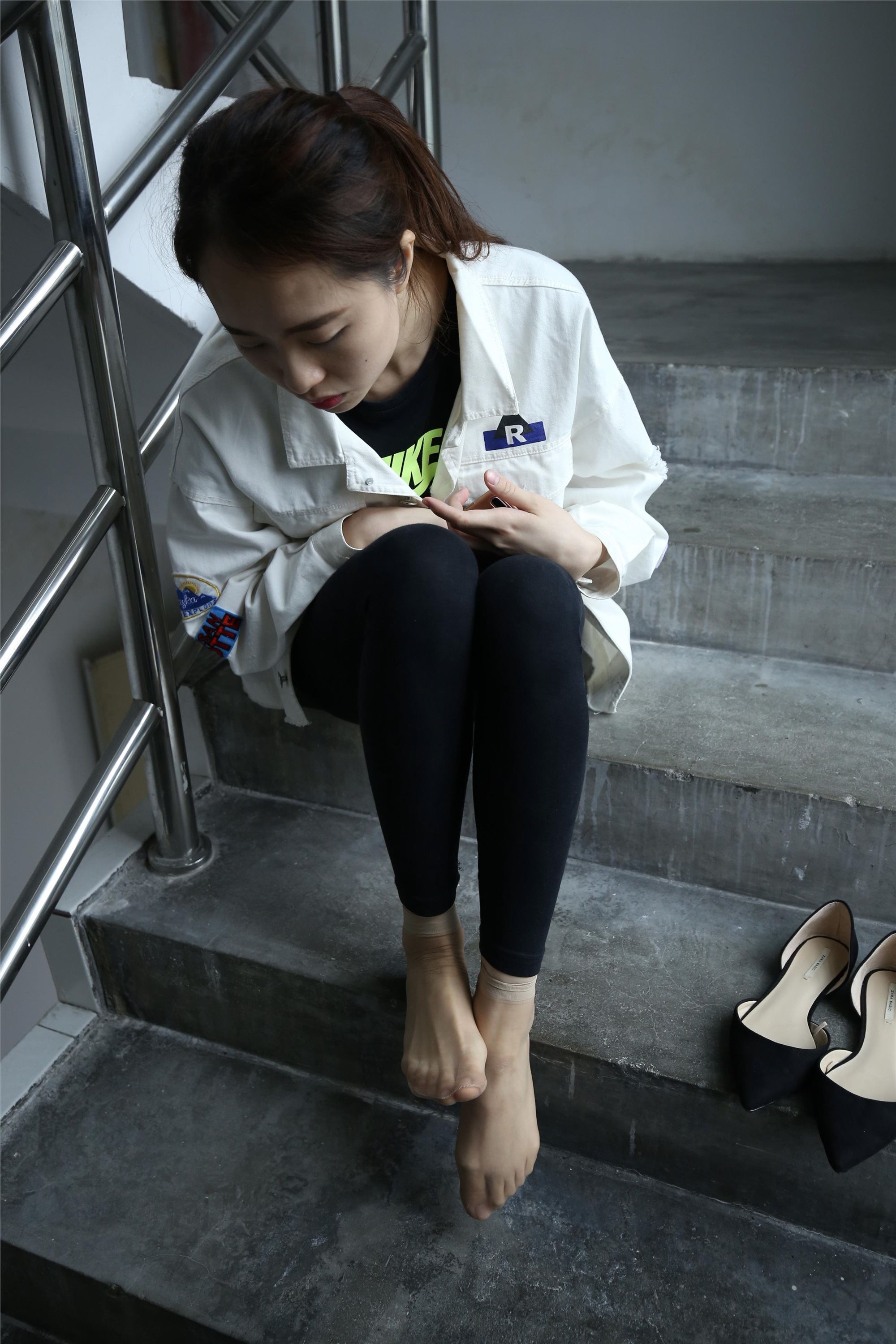 大西瓜美女图片 Z2-4 衬黑长裤107p