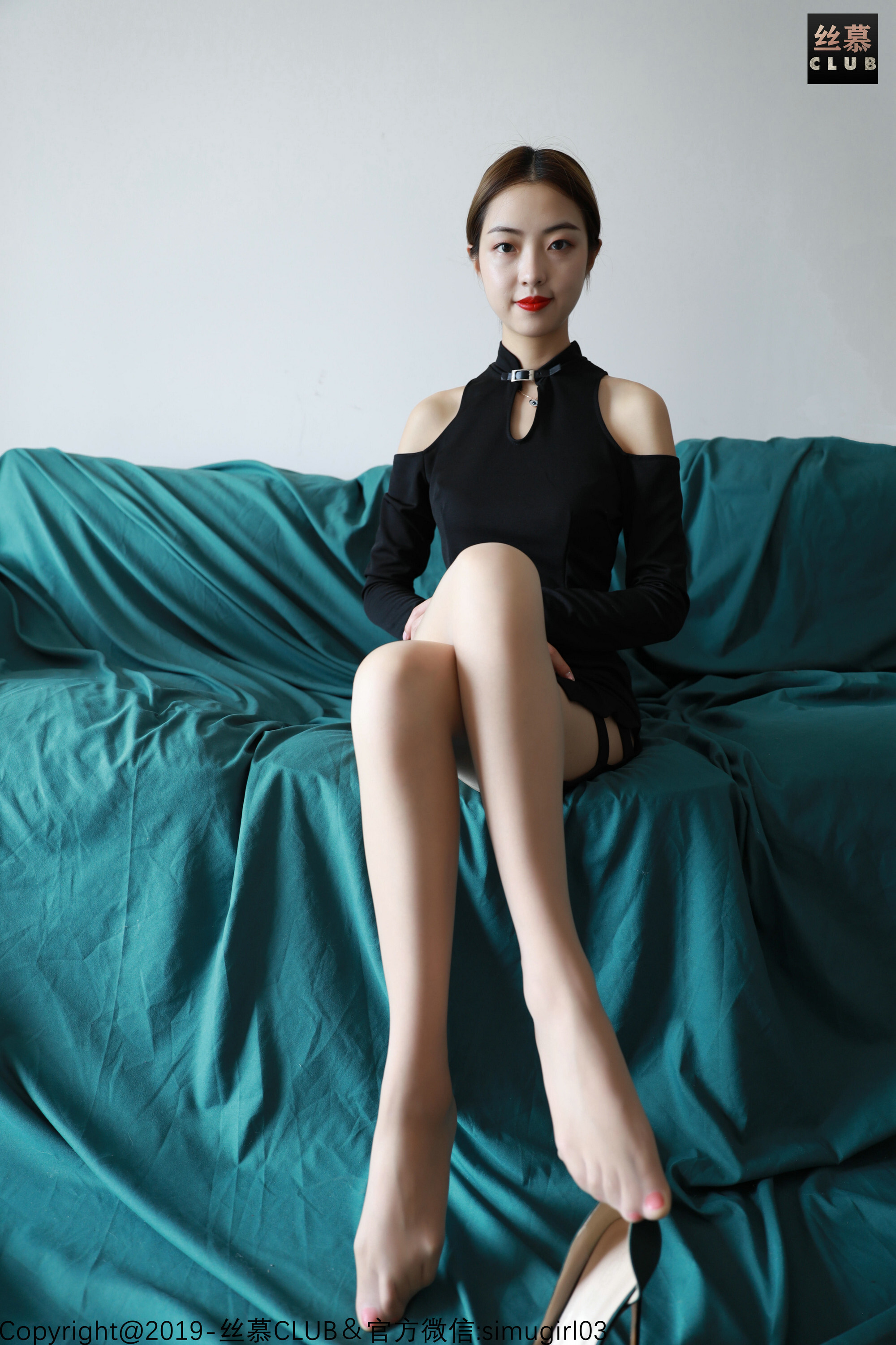 丝慕写真 丹丹的开衩旗袍肉丝