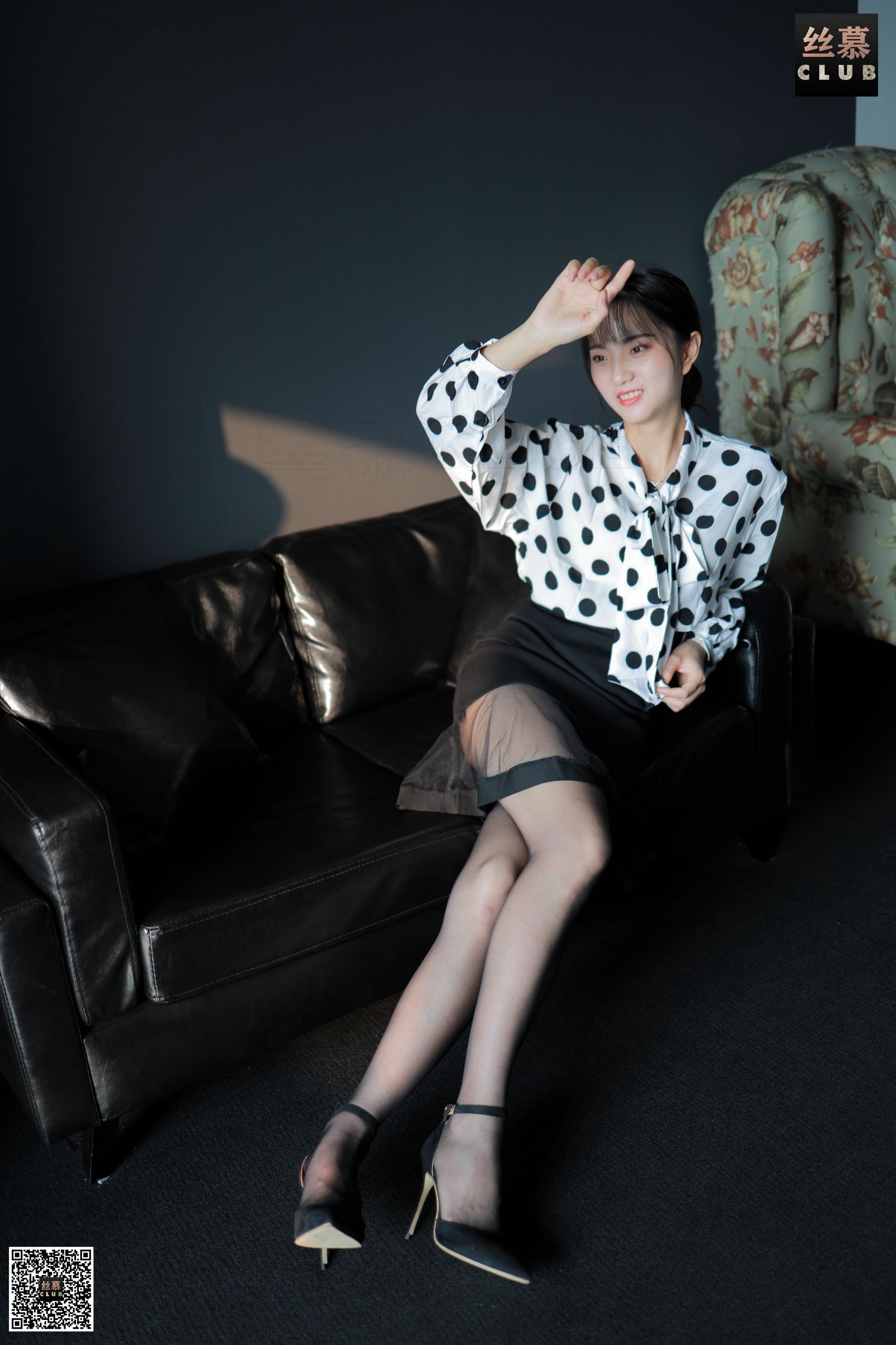 丝慕写真 SM093 佳佳 – 包裙里的秘密