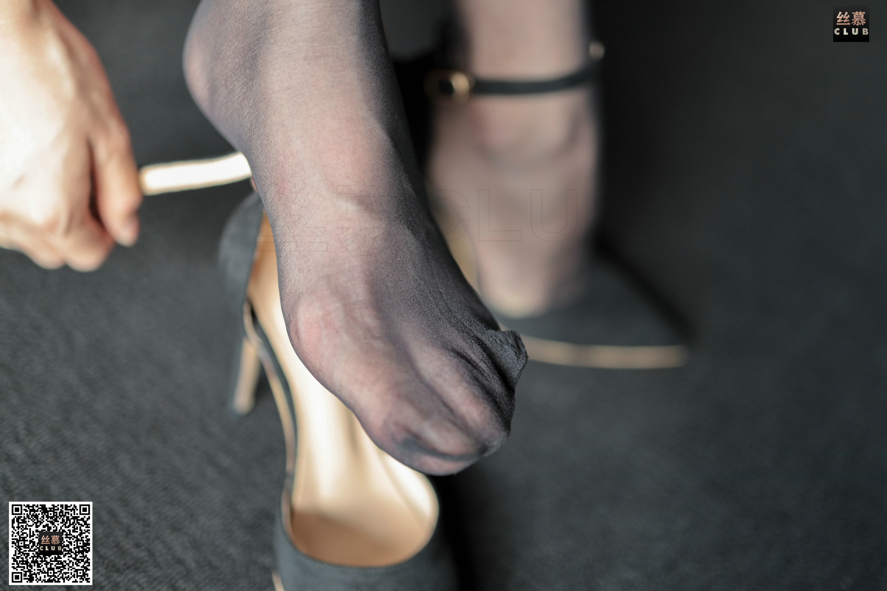 丝慕写真 SM093 佳佳 – 包裙里的秘密