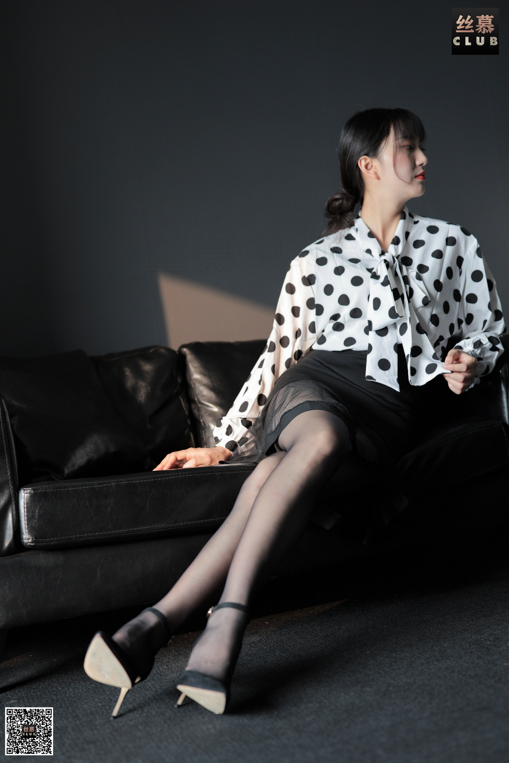 丝慕写真 SM093 佳佳 – 包裙里的秘密