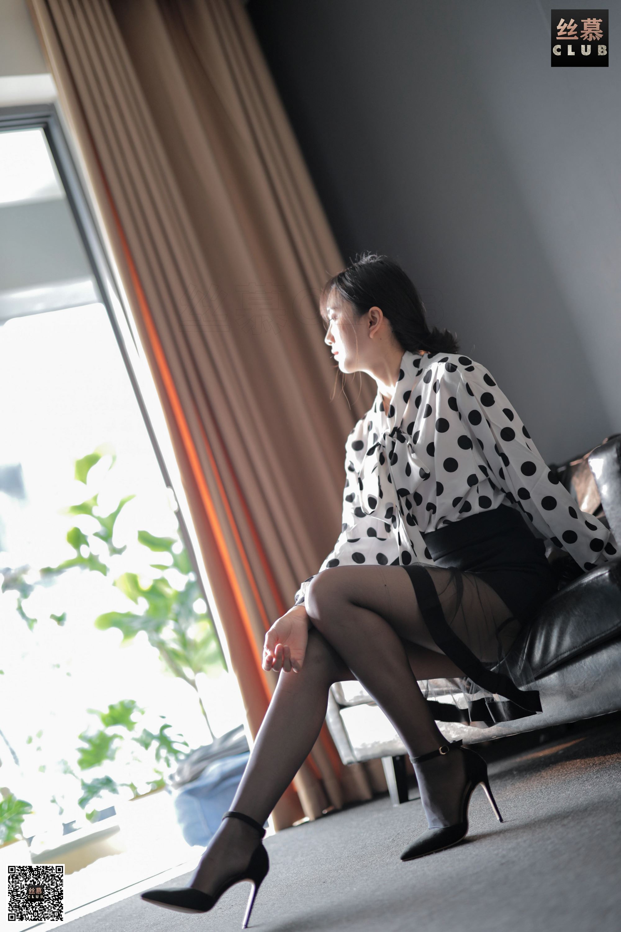 丝慕写真 SM093 佳佳 – 包裙里的秘密