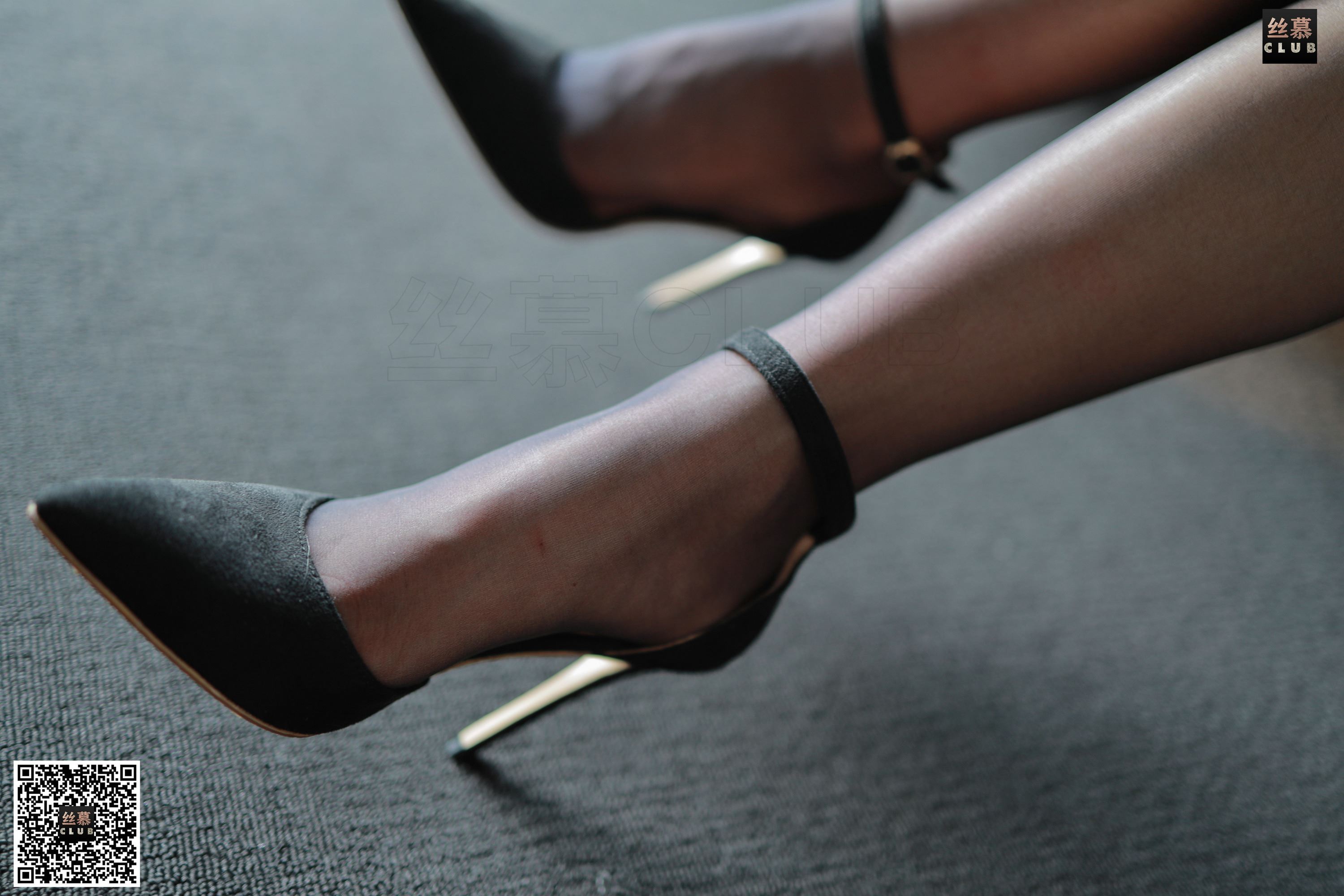 丝慕写真 SM093 佳佳 – 包裙里的秘密