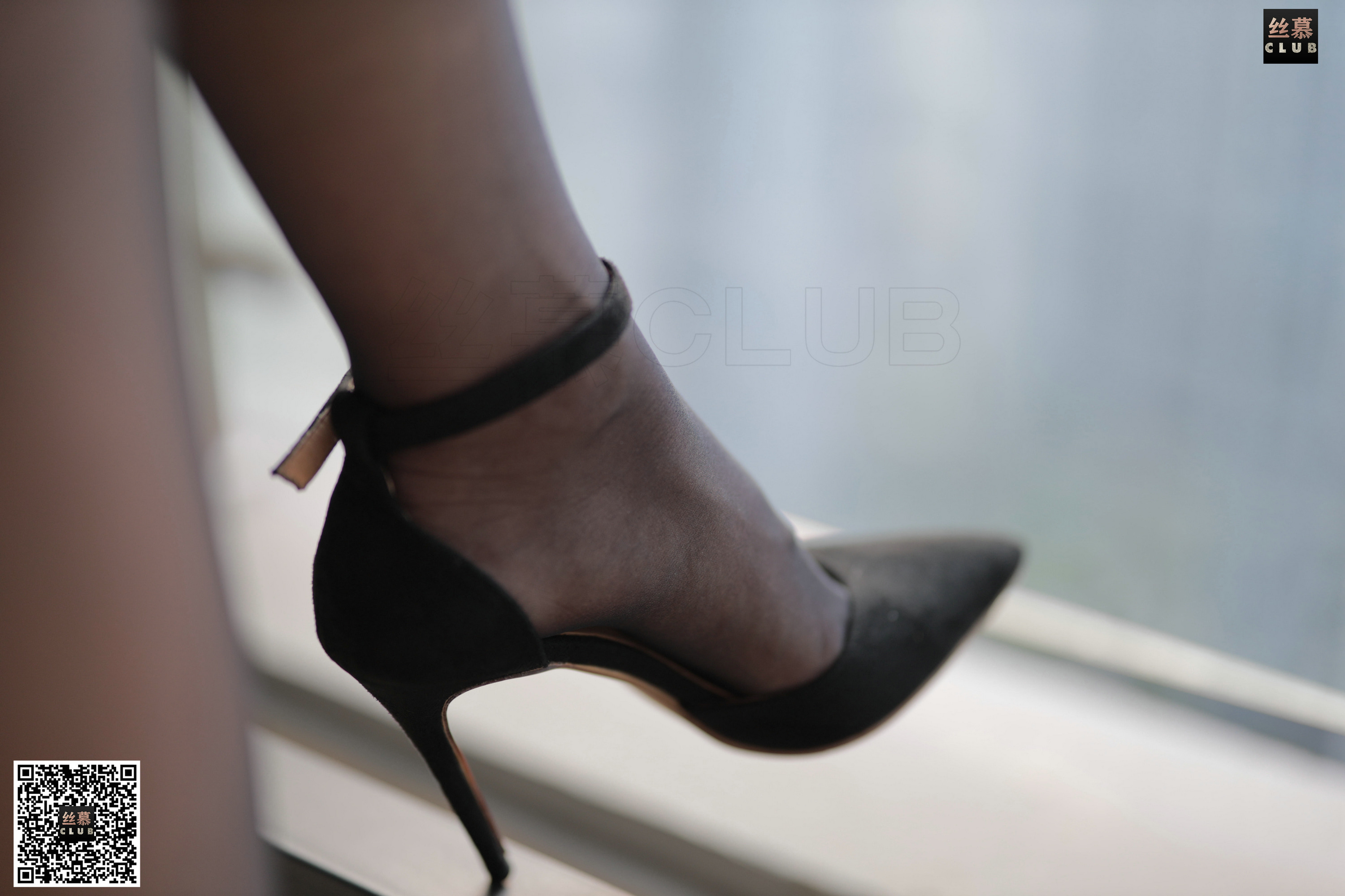 丝慕写真 SM093 佳佳 – 包裙里的秘密