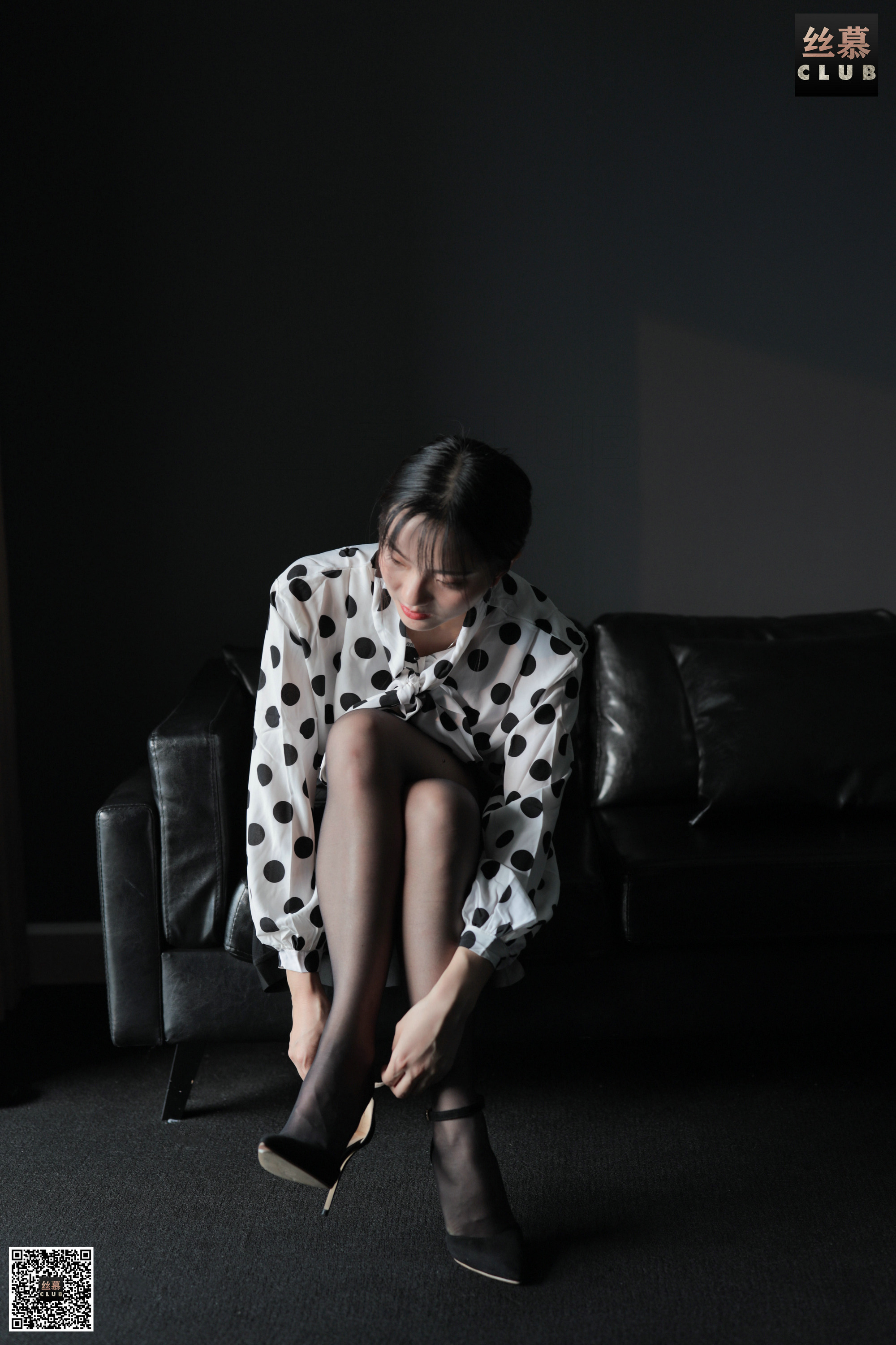 丝慕写真 SM093 佳佳 – 包裙里的秘密