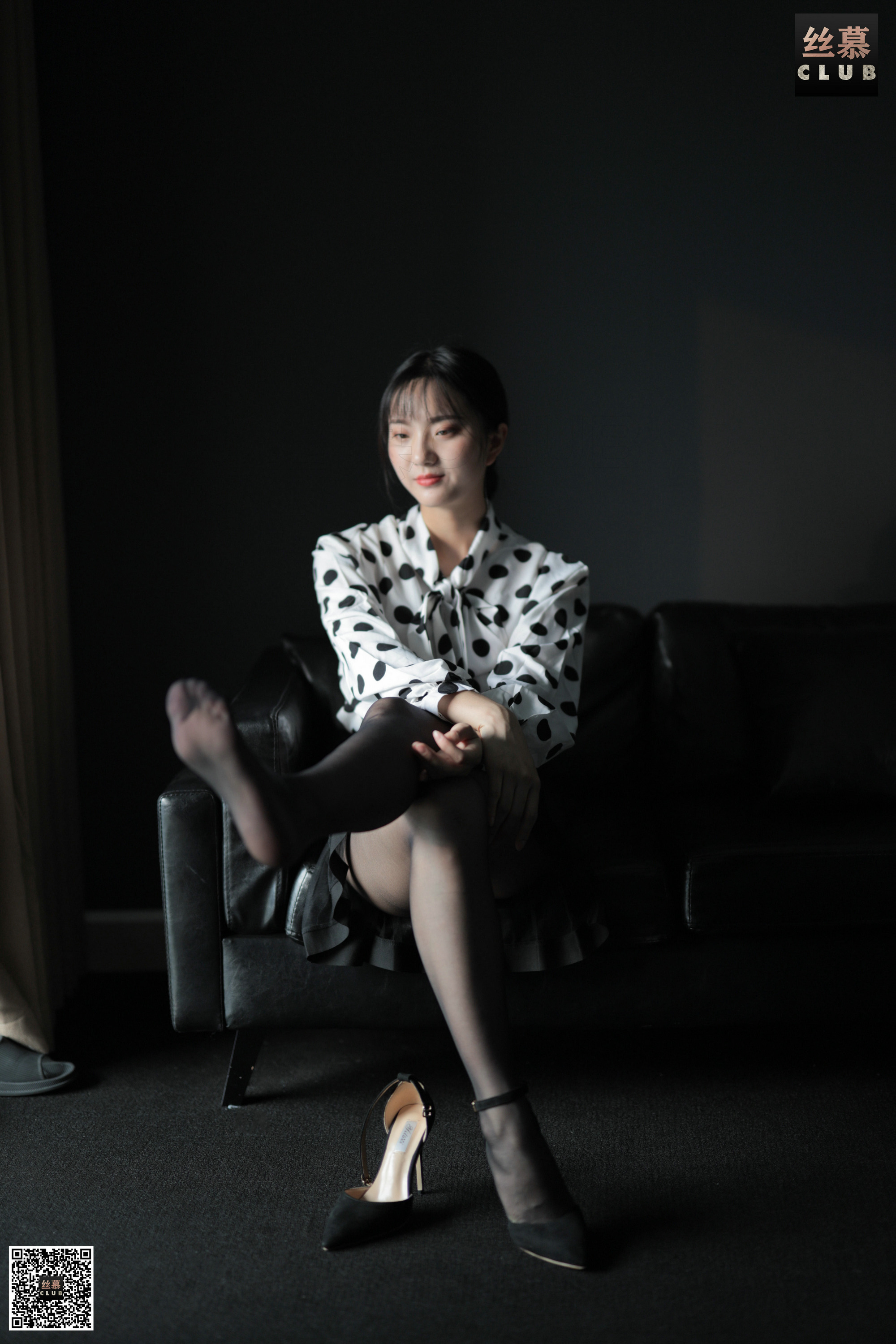 丝慕写真 SM093 佳佳 – 包裙里的秘密