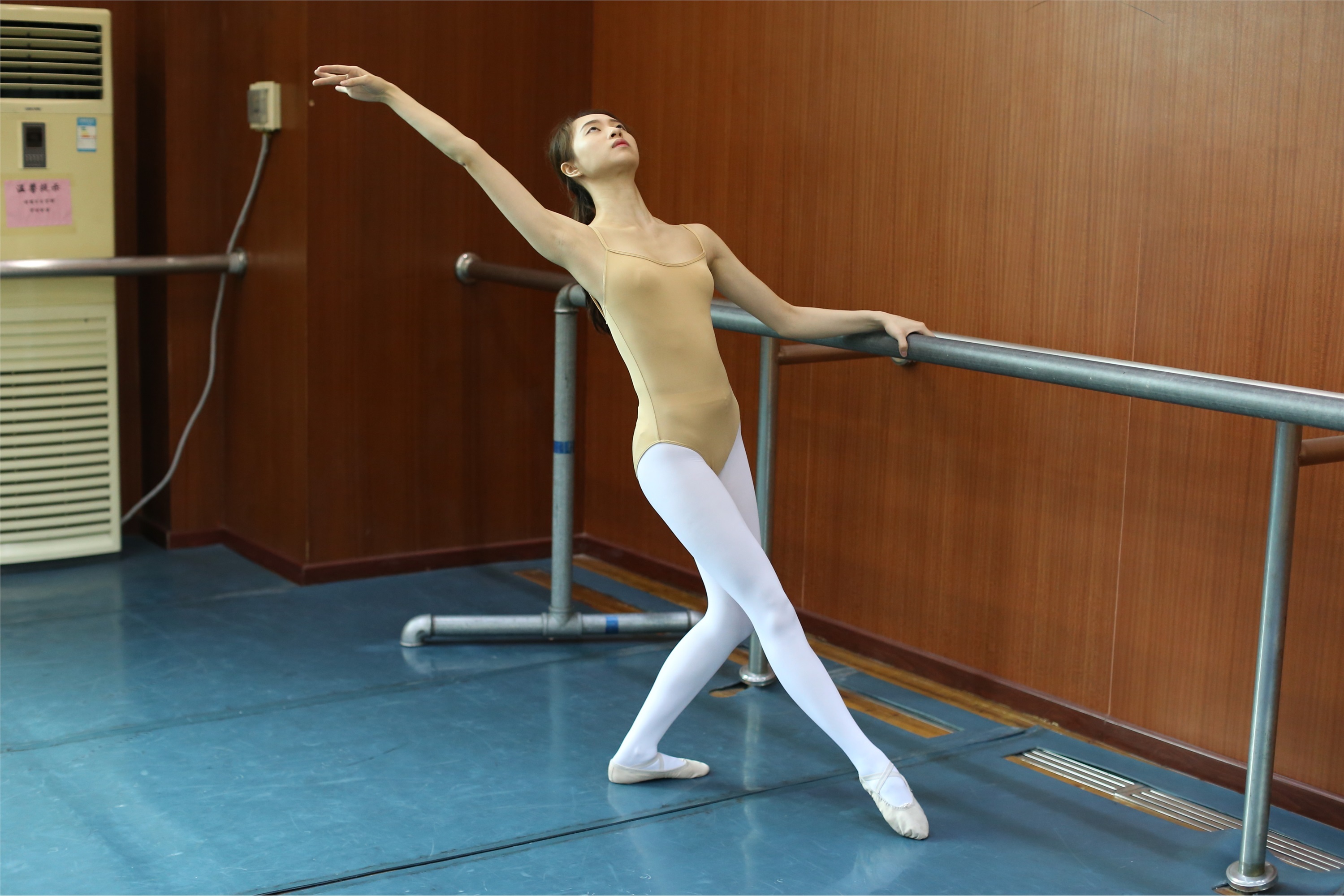 大西瓜美女图片 Z2-5 衬白丝900p1