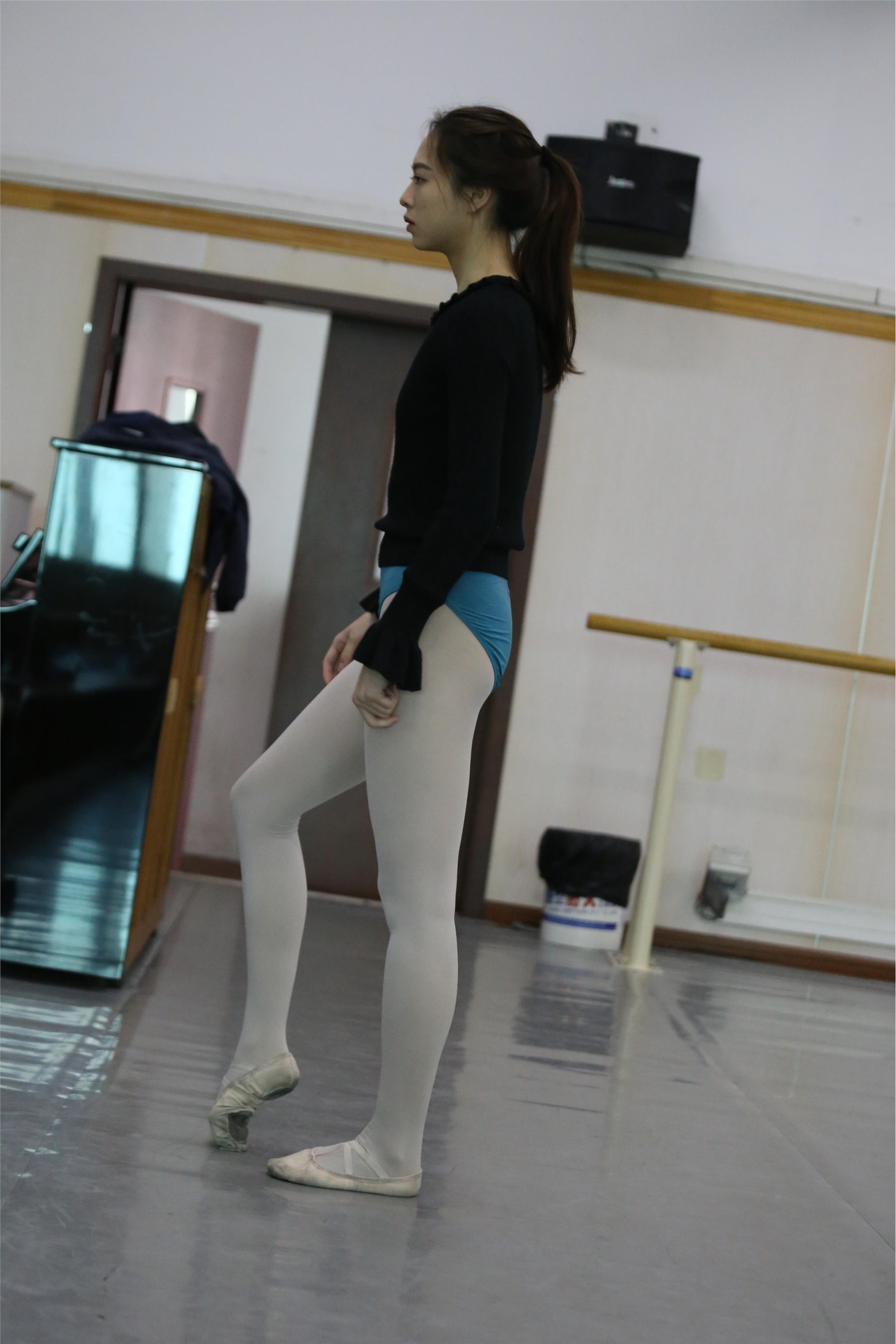 大西瓜美女图片 Z2-5 衬白丝900p2