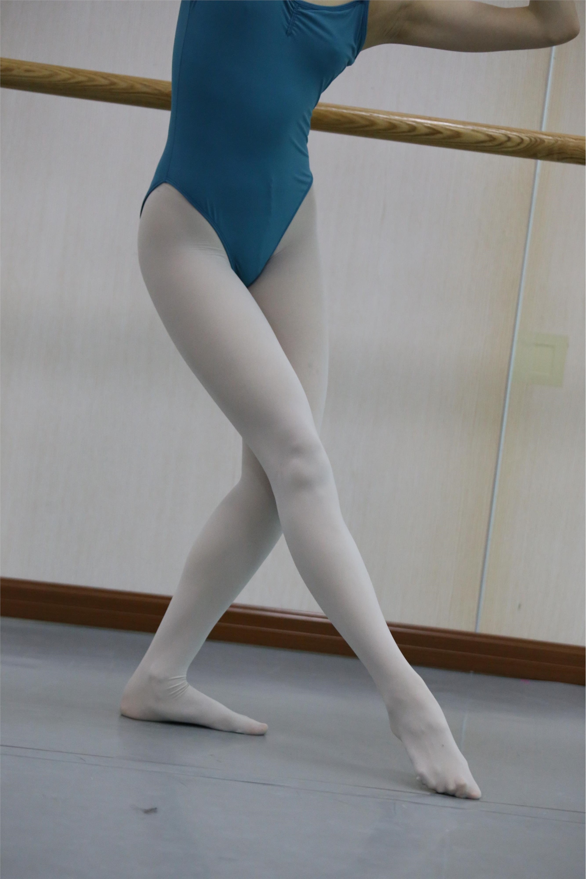 大西瓜美女图片 Z2-5 衬白丝900p4