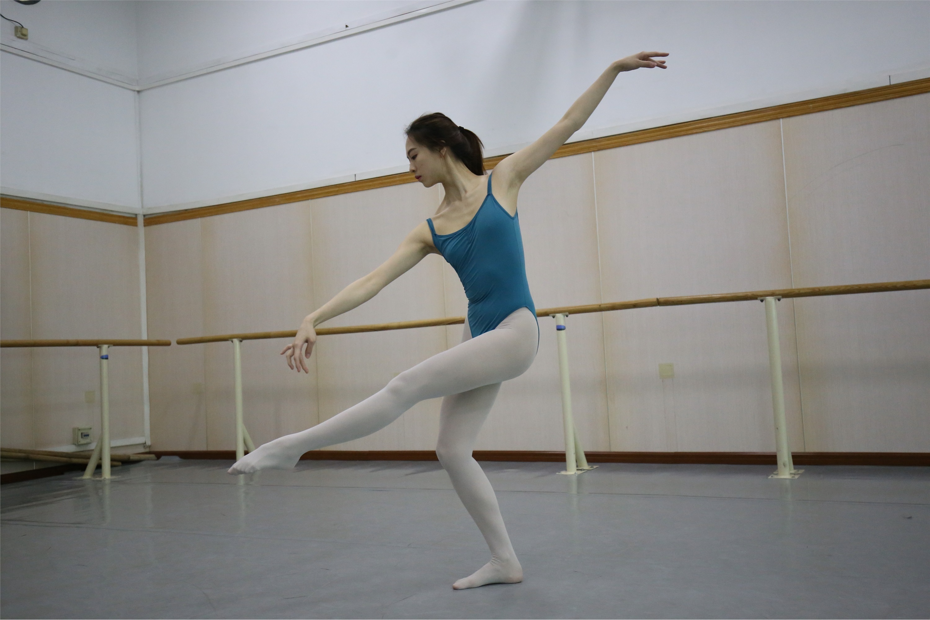 大西瓜美女图片 Z2-5 衬白丝900p5