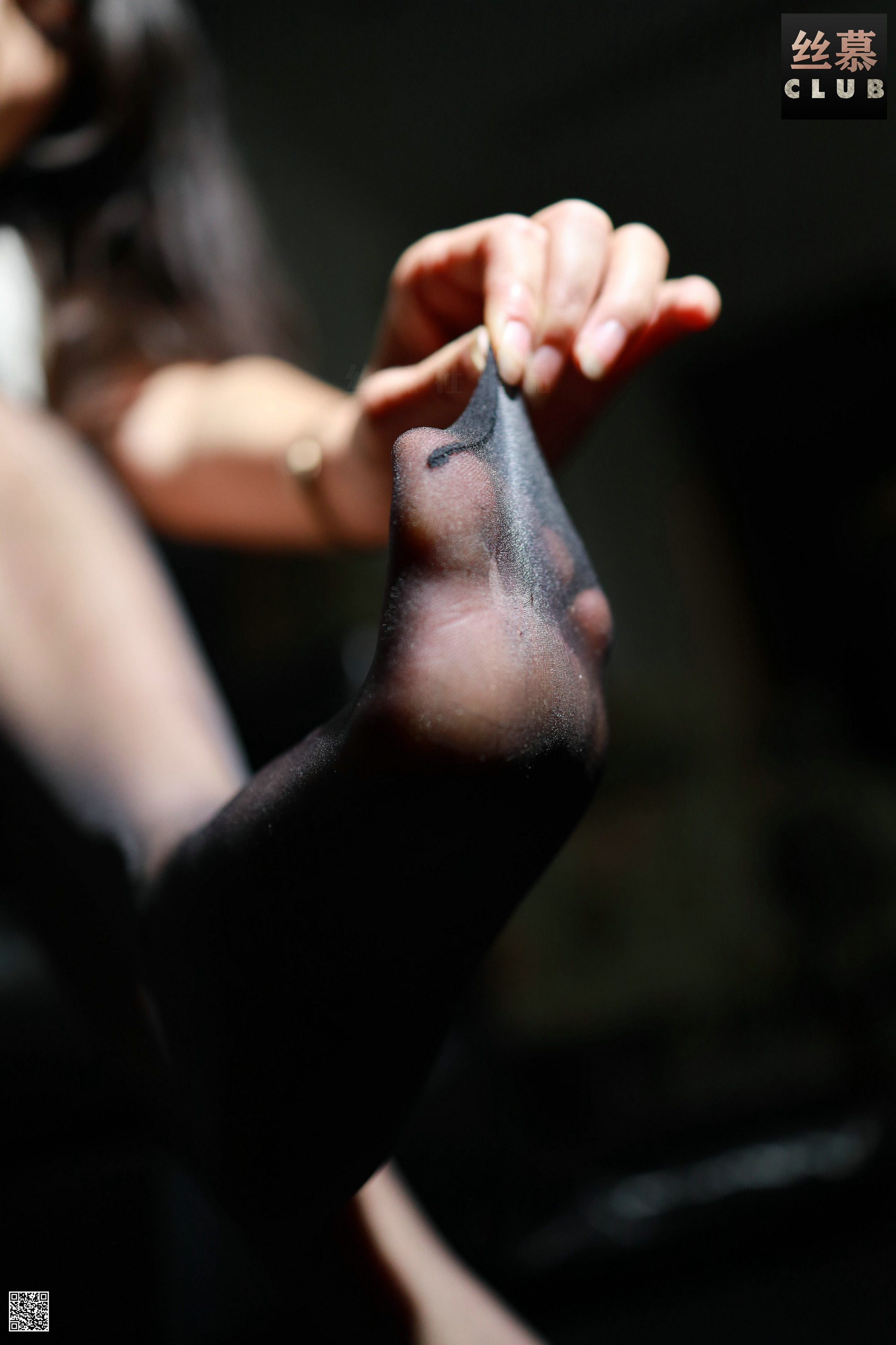 丝慕写真 SM099 花姐 – 灯下尤物