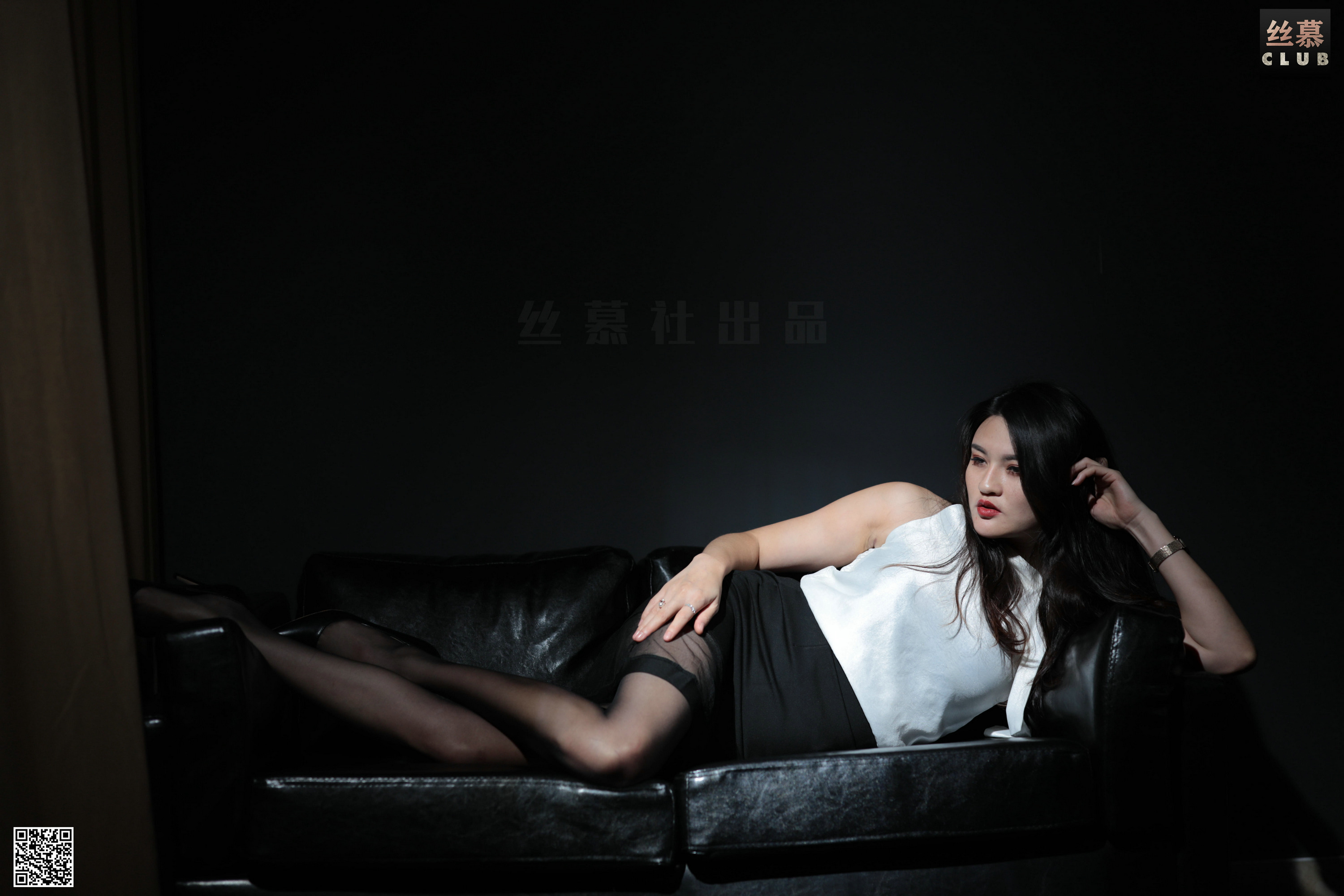 丝慕写真 SM099 花姐 – 灯下尤物