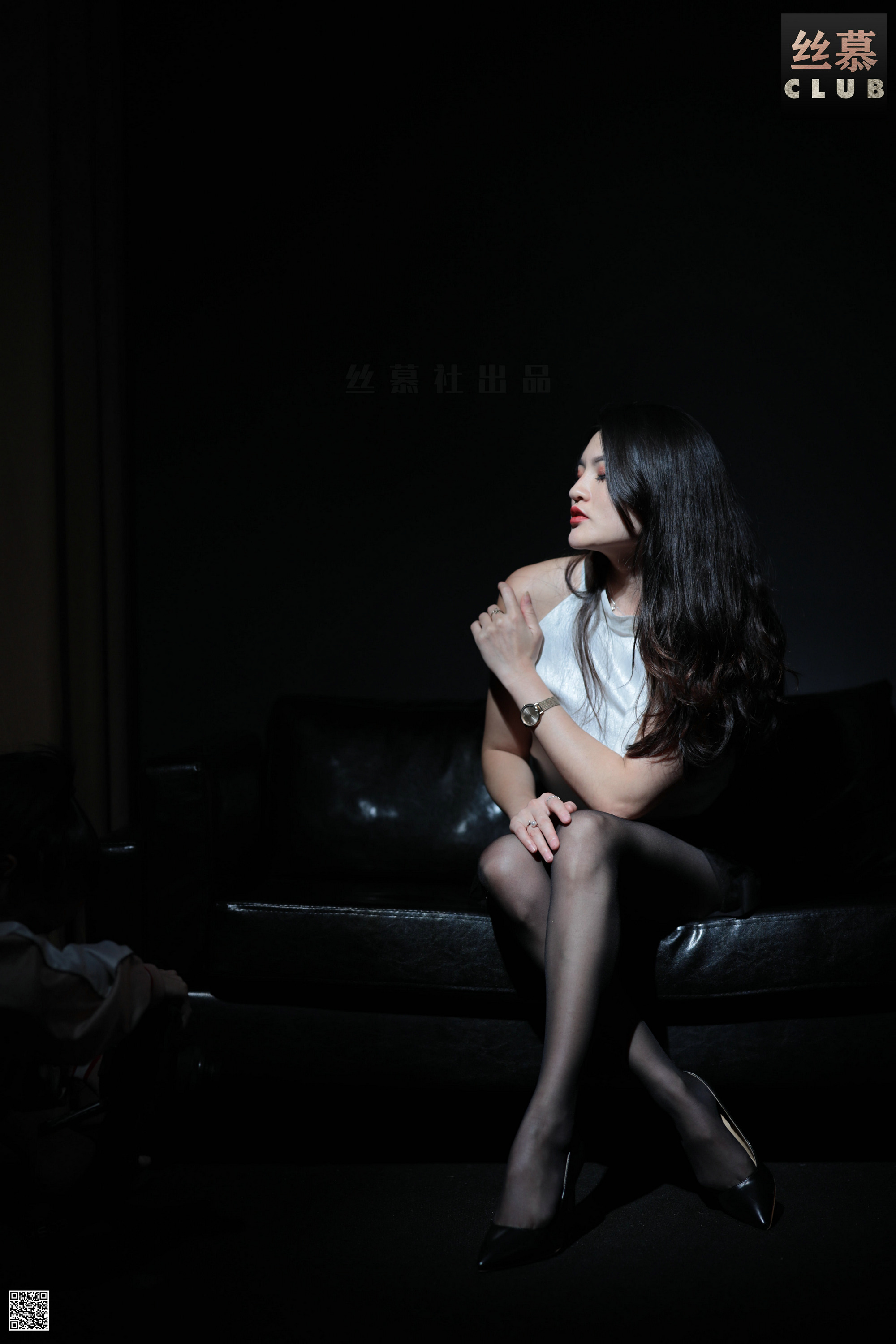 丝慕写真 SM099 花姐 – 灯下尤物