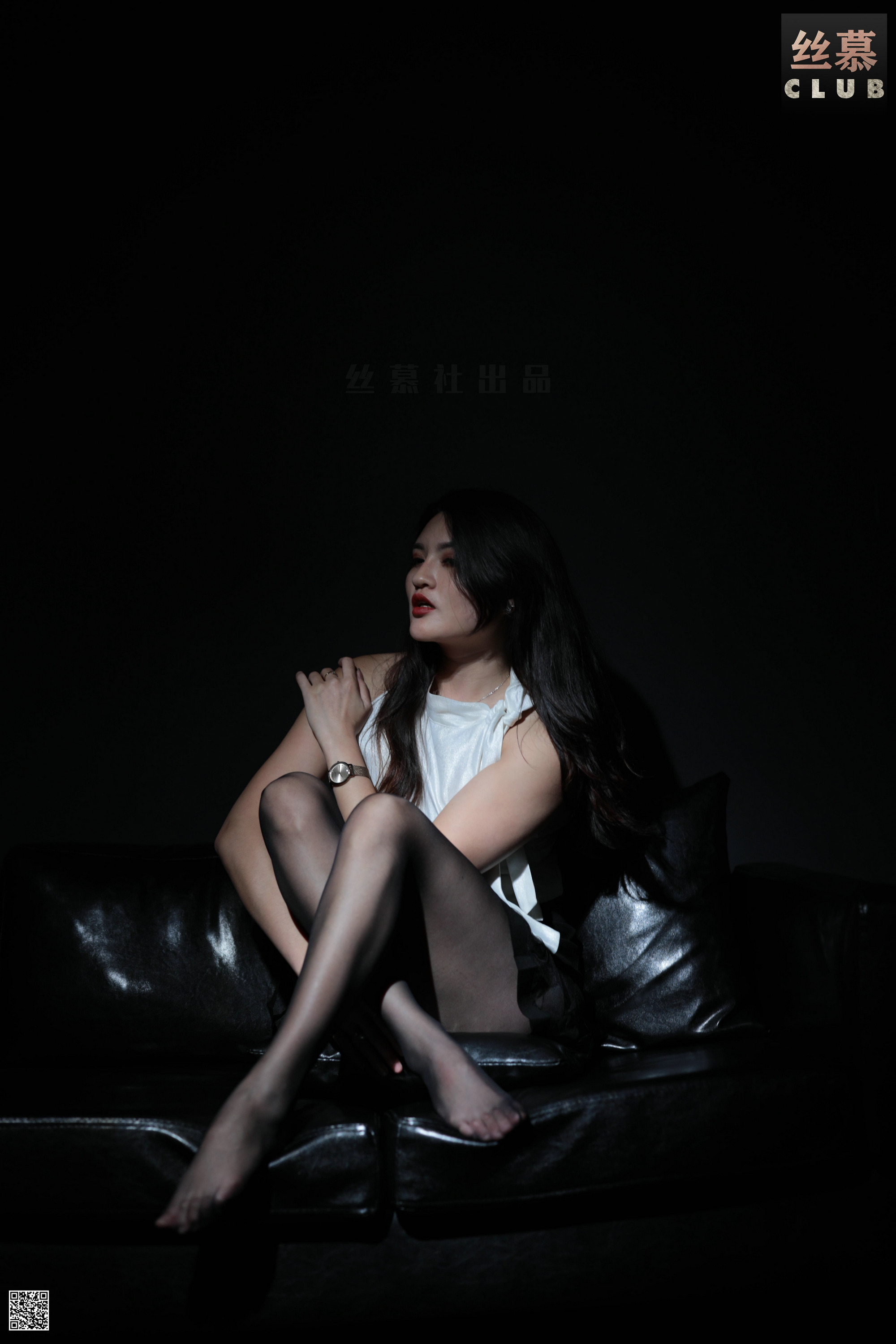 丝慕写真 SM099 花姐 – 灯下尤物