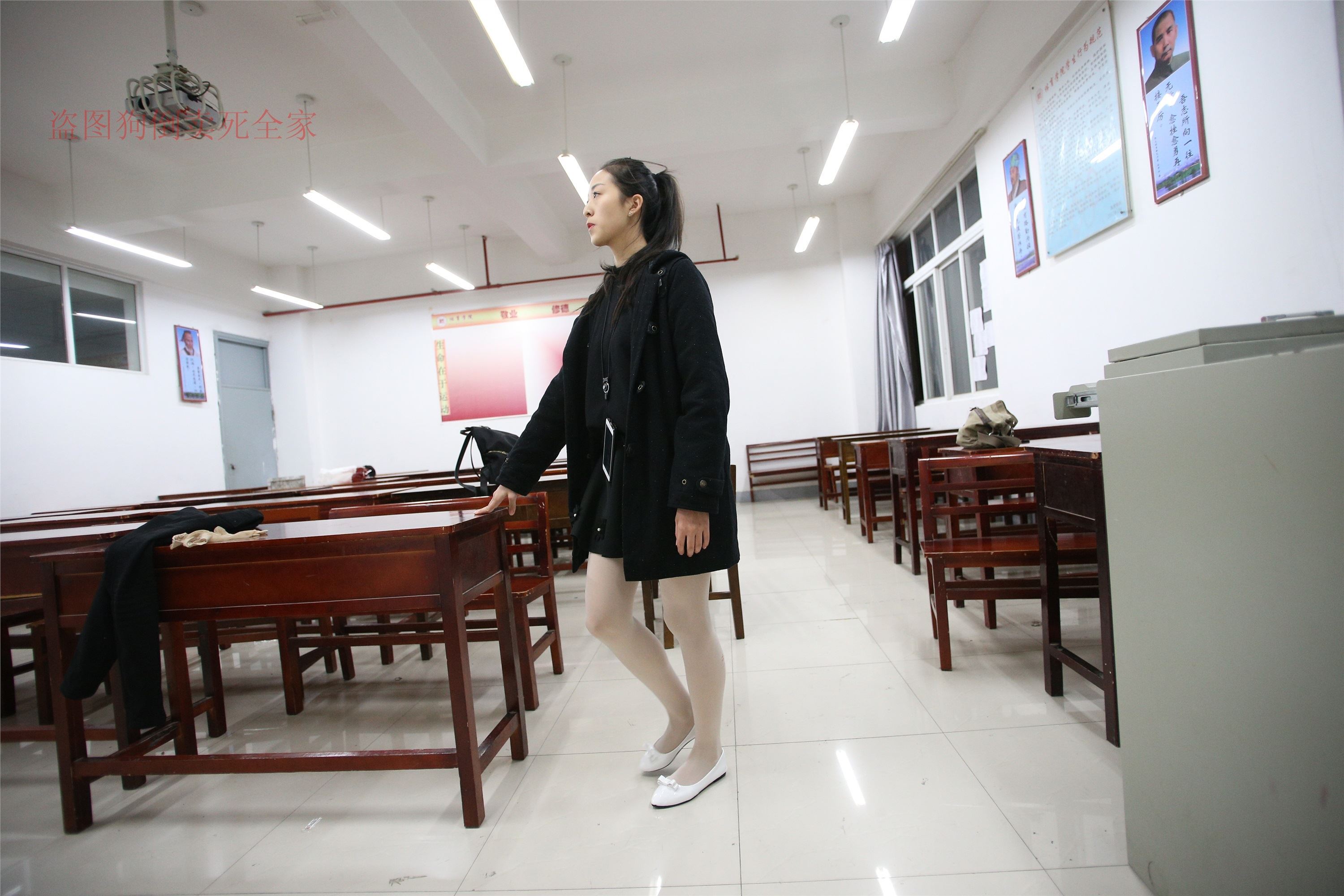 大西瓜美女图片 Z4-4 教室电梯白袜 336p1