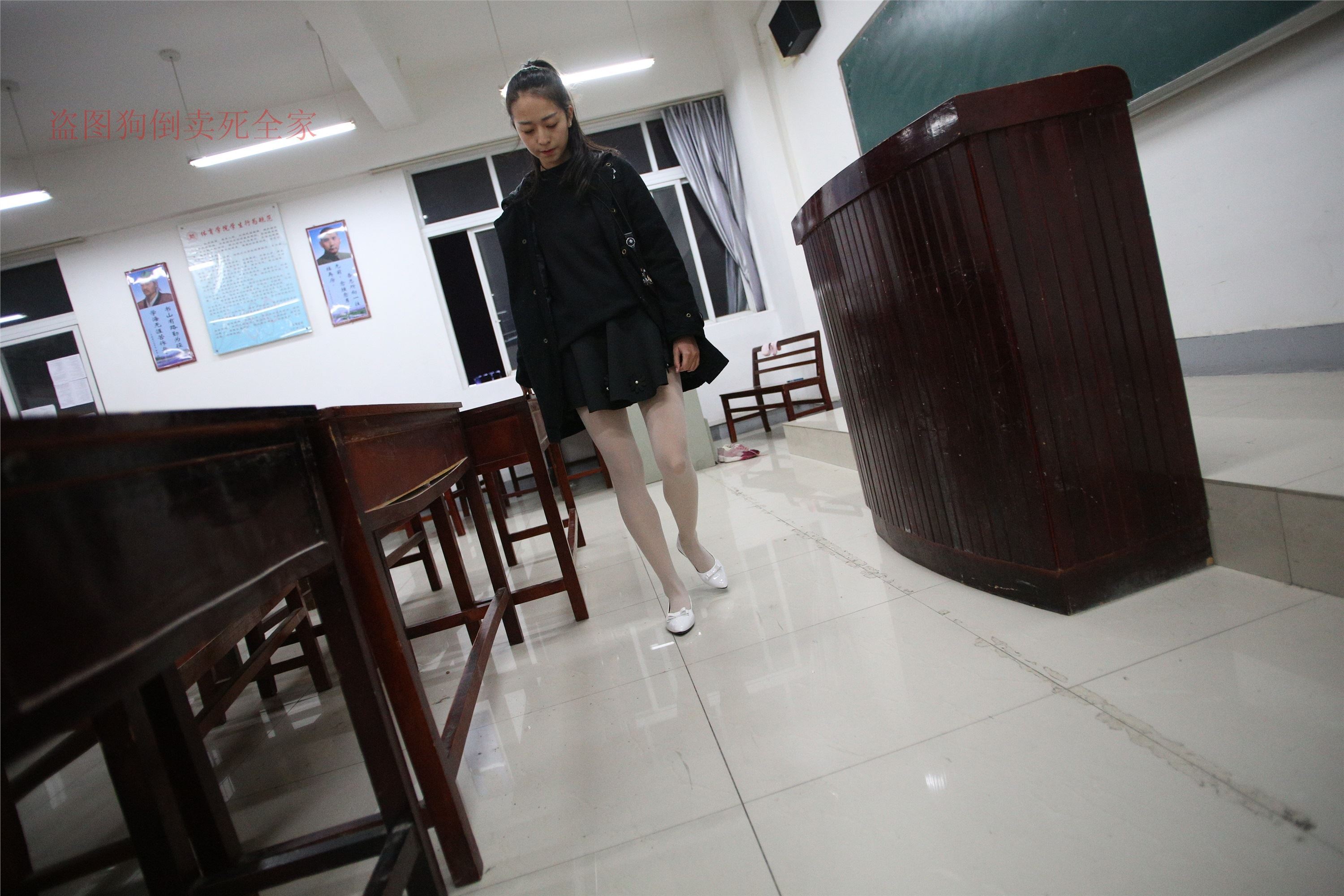 大西瓜美女图片 Z4-4 教室电梯白袜 336p1