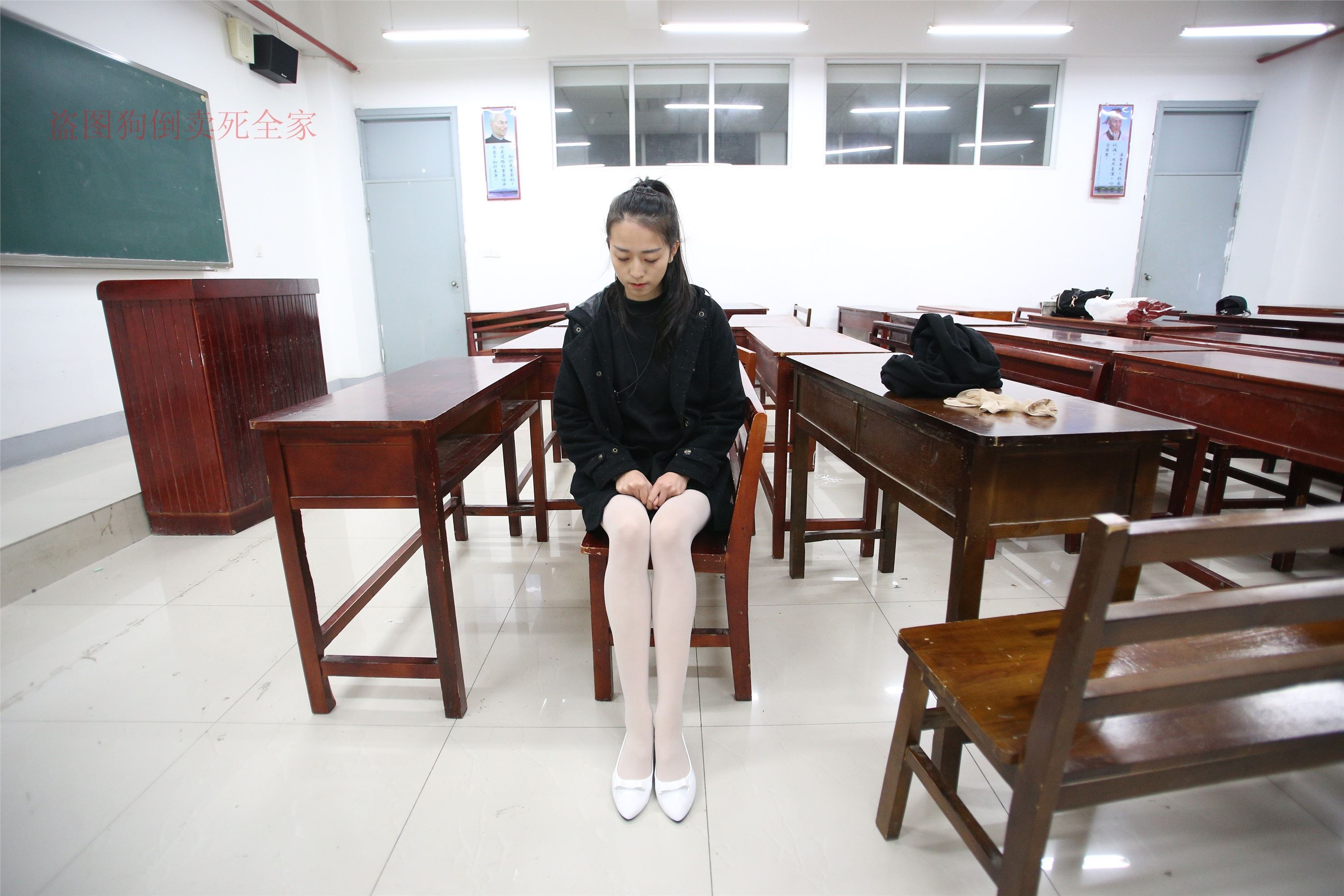 大西瓜美女图片 Z4-4 教室电梯白袜 336p1