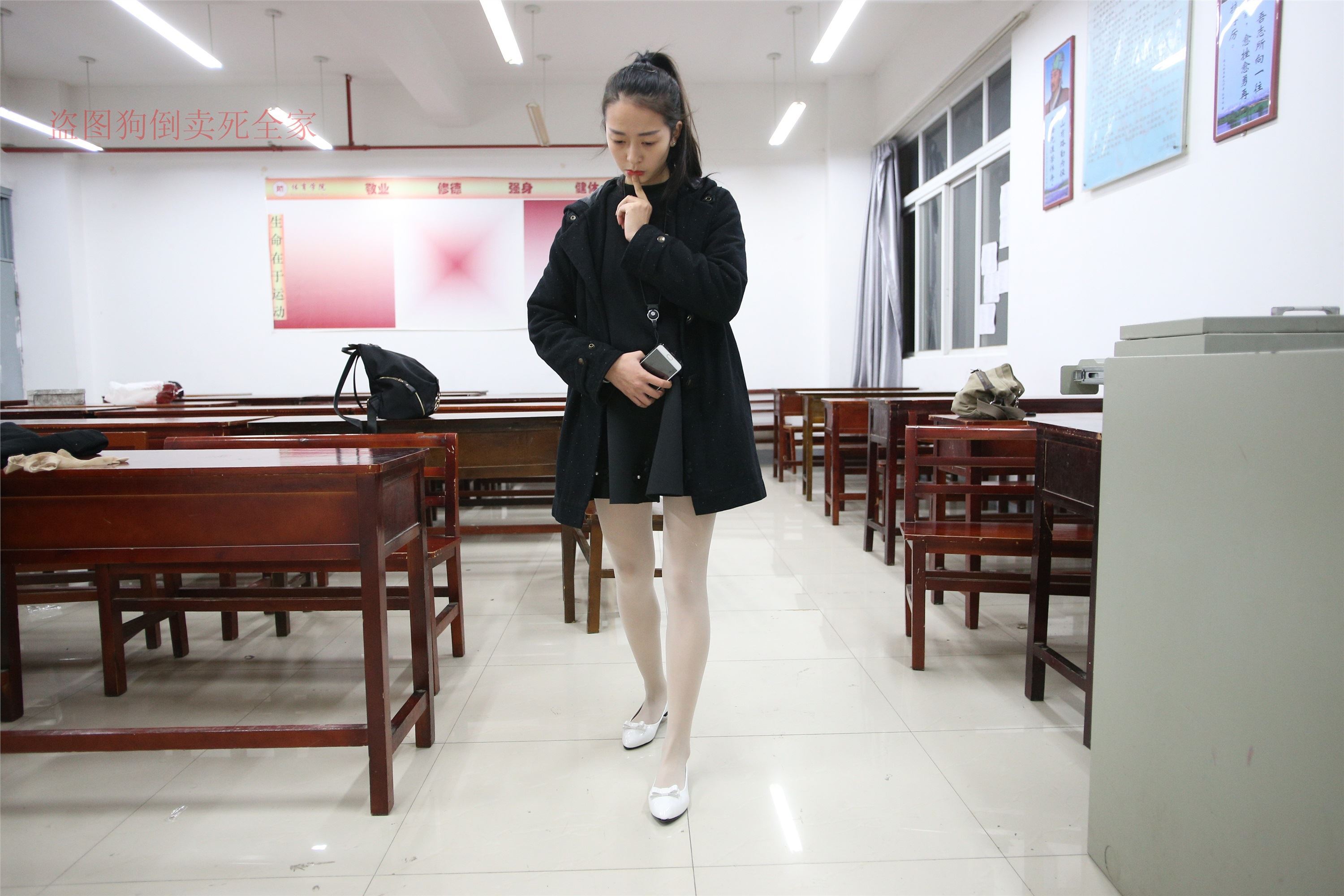 大西瓜美女图片 Z4-4 教室电梯白袜 336p1