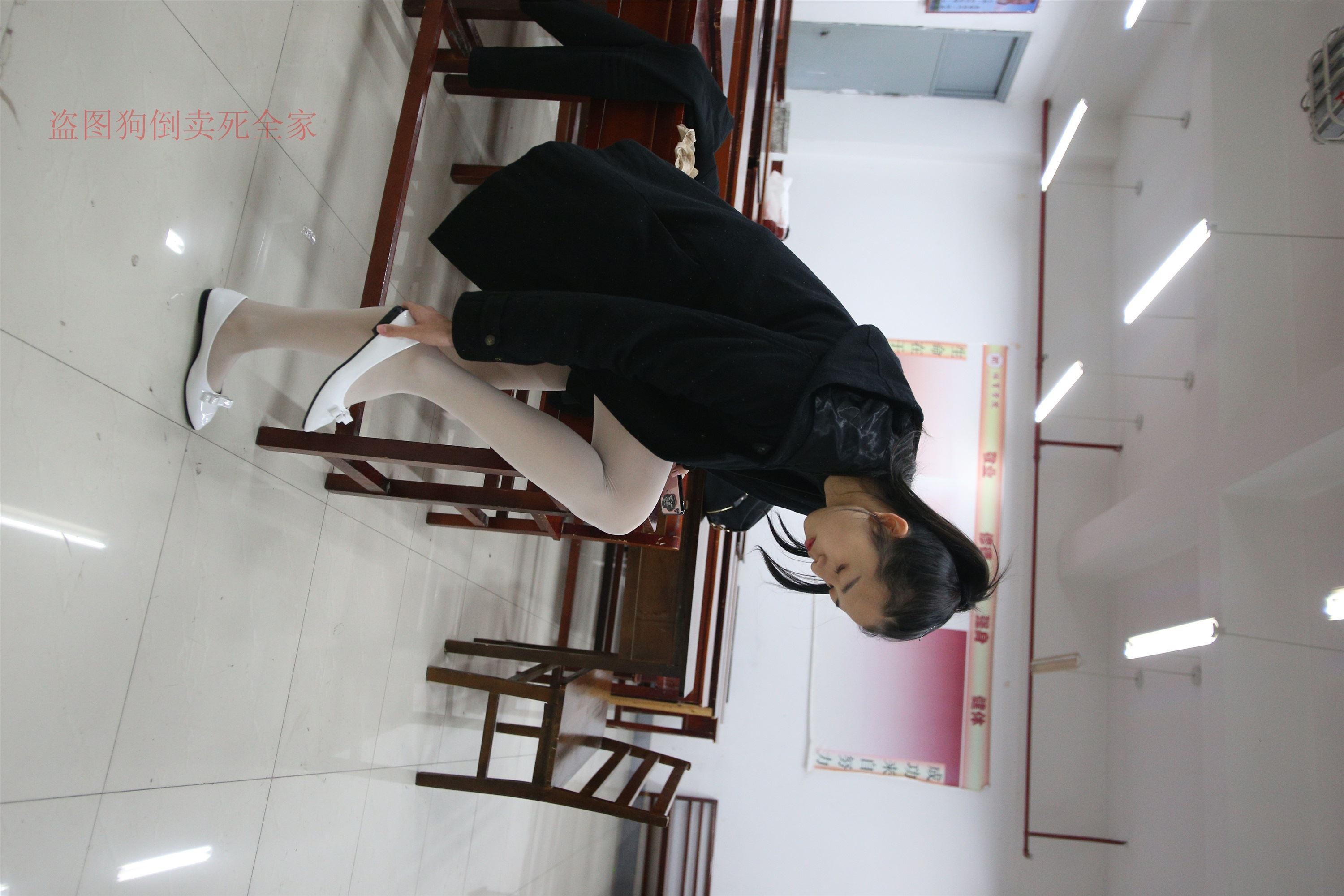 大西瓜美女图片 Z4-4 教室电梯白袜 336p1