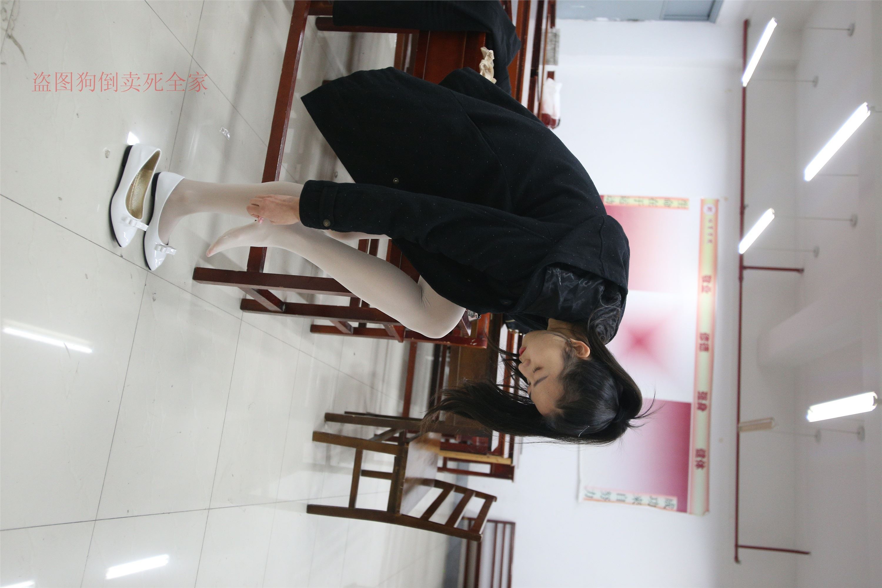 大西瓜美女图片 Z4-4 教室电梯白袜 336p1