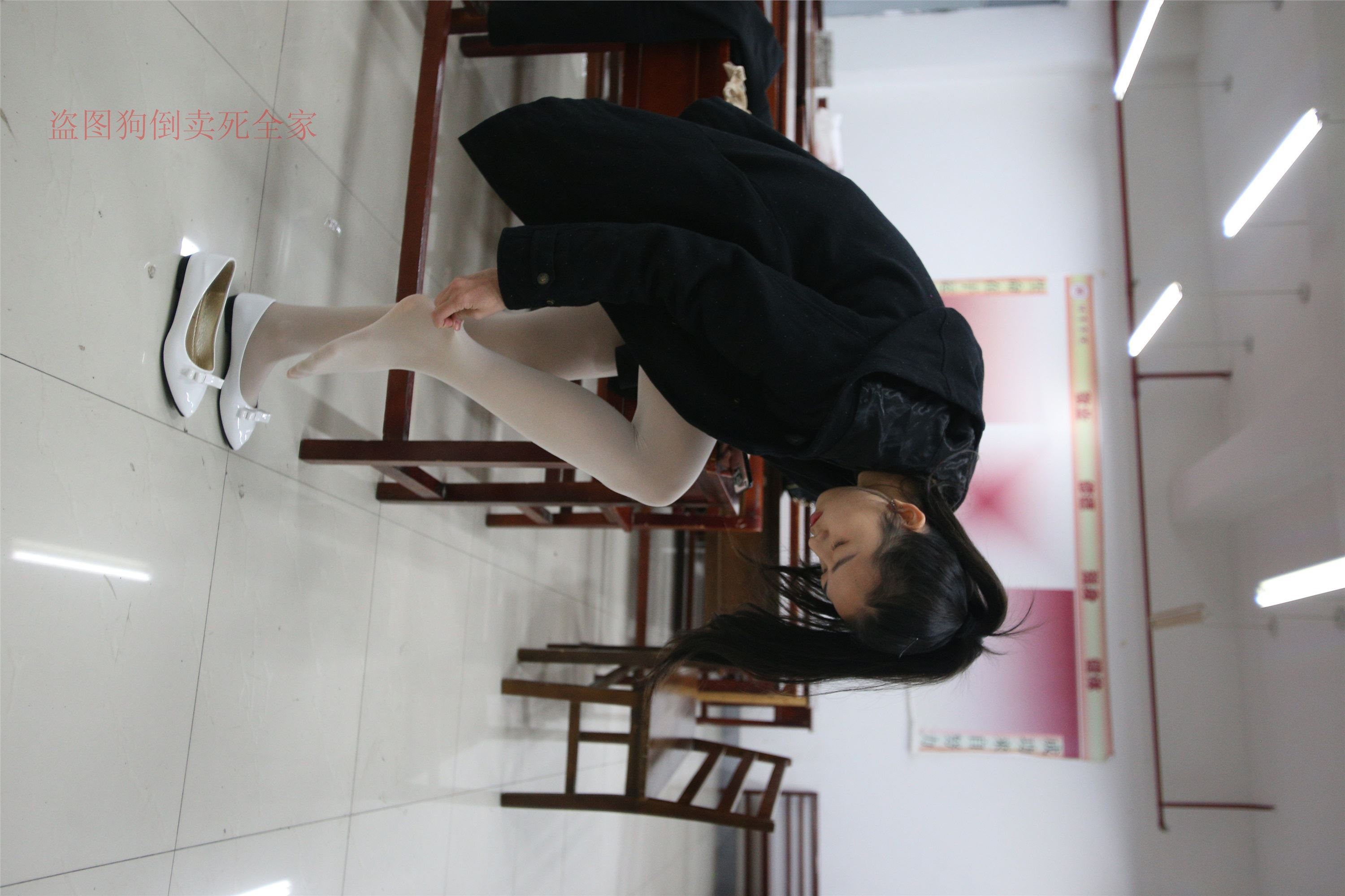 大西瓜美女图片 Z4-4 教室电梯白袜 336p1