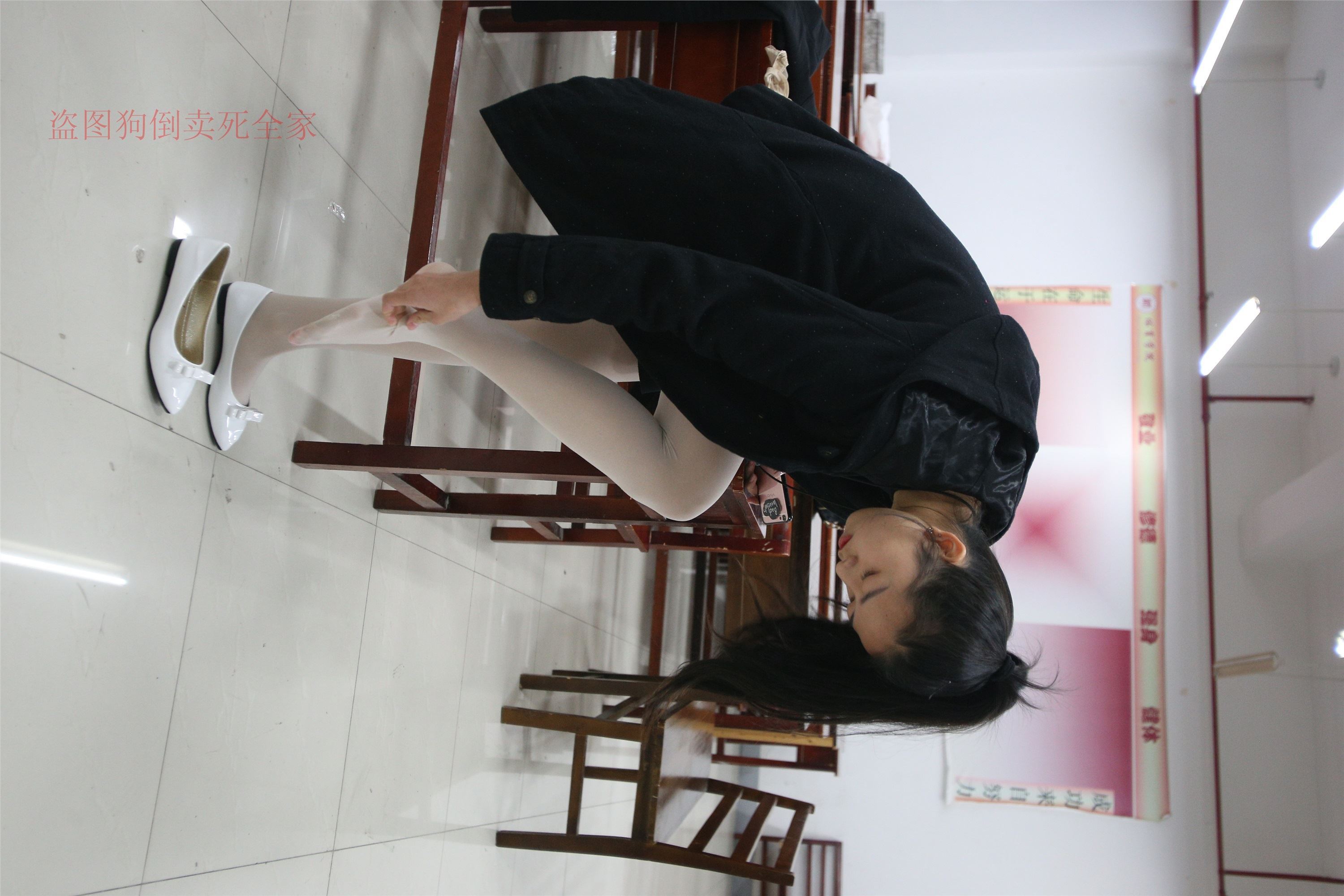 大西瓜美女图片 Z4-4 教室电梯白袜 336p1