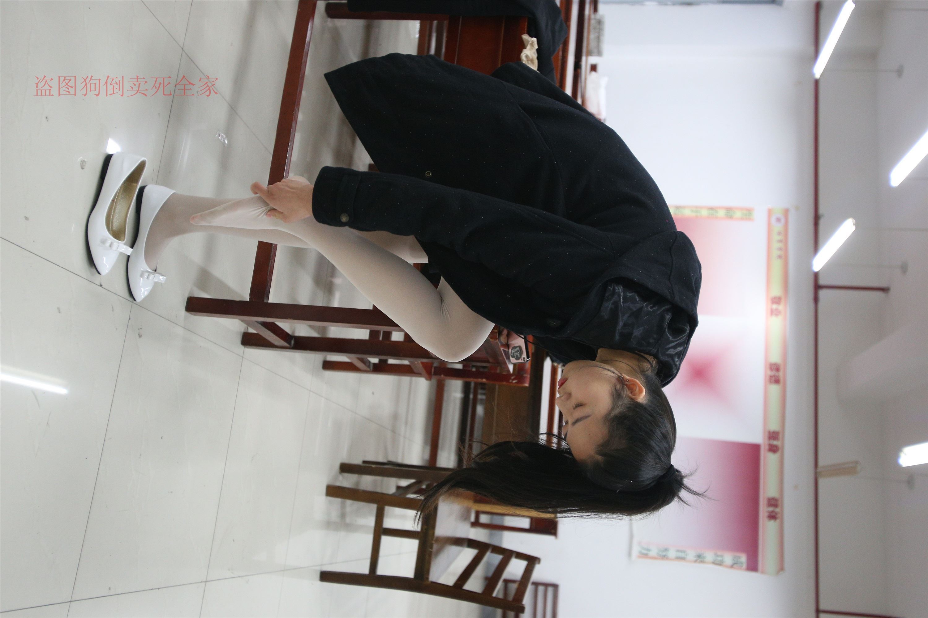 大西瓜美女图片 Z4-4 教室电梯白袜 336p1