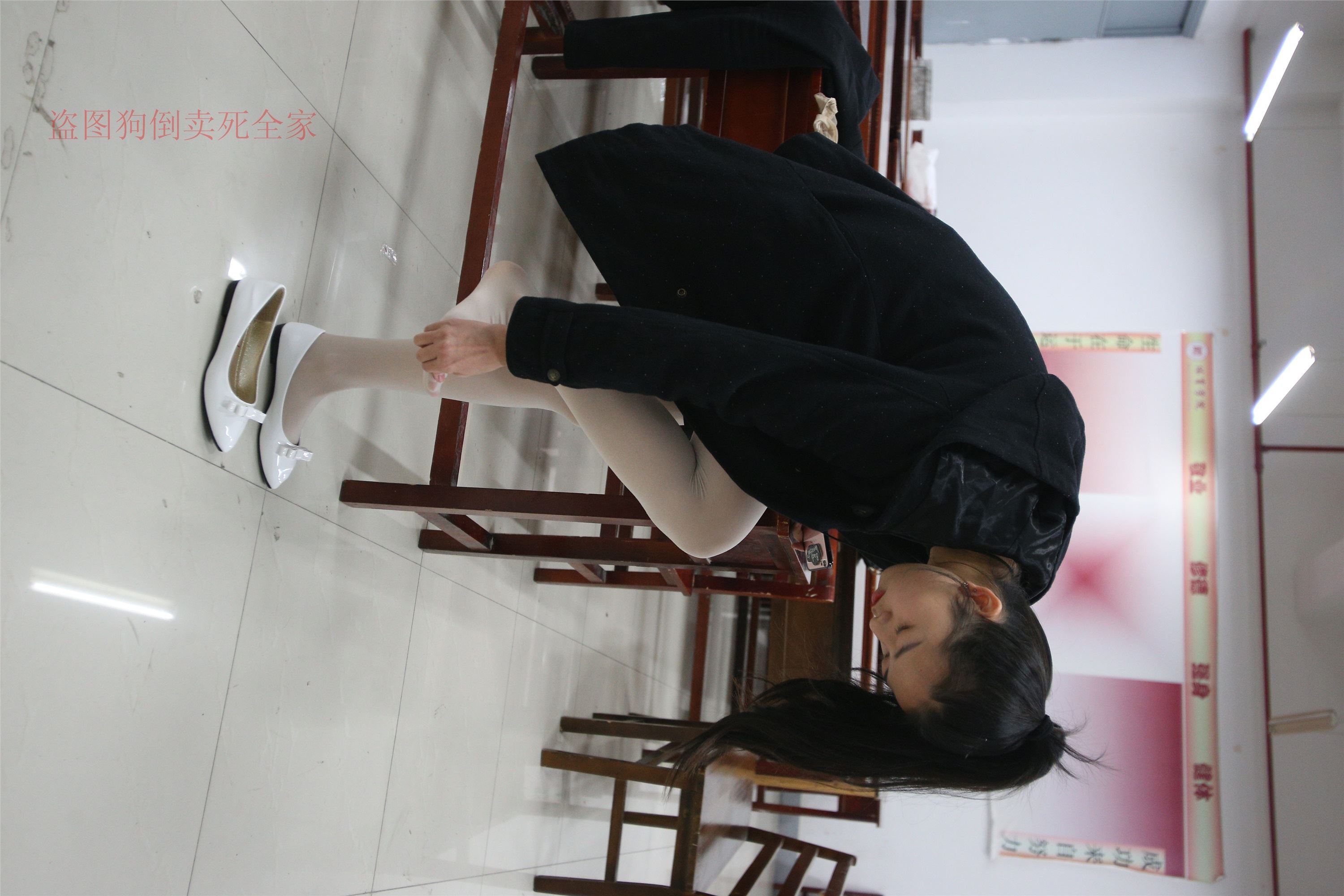 大西瓜美女图片 Z4-4 教室电梯白袜 336p1