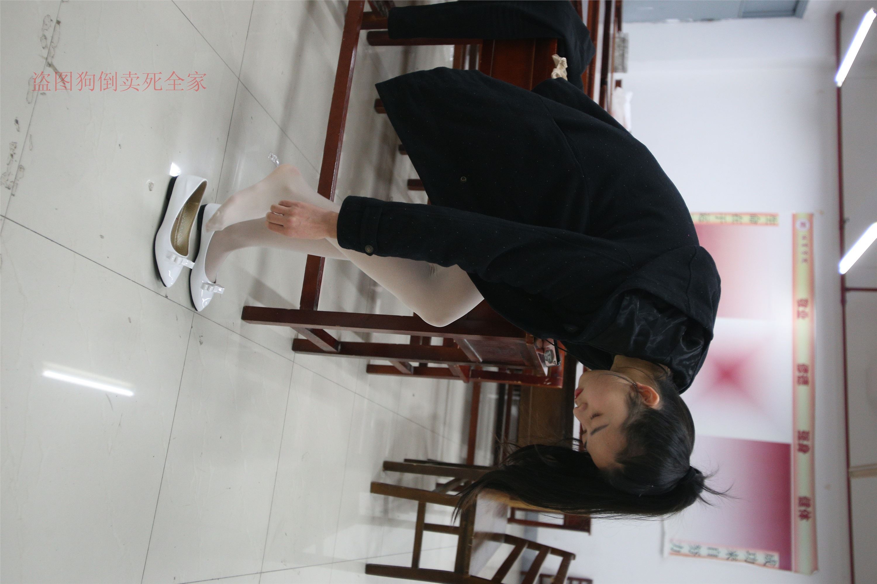 大西瓜美女图片 Z4-4 教室电梯白袜 336p1