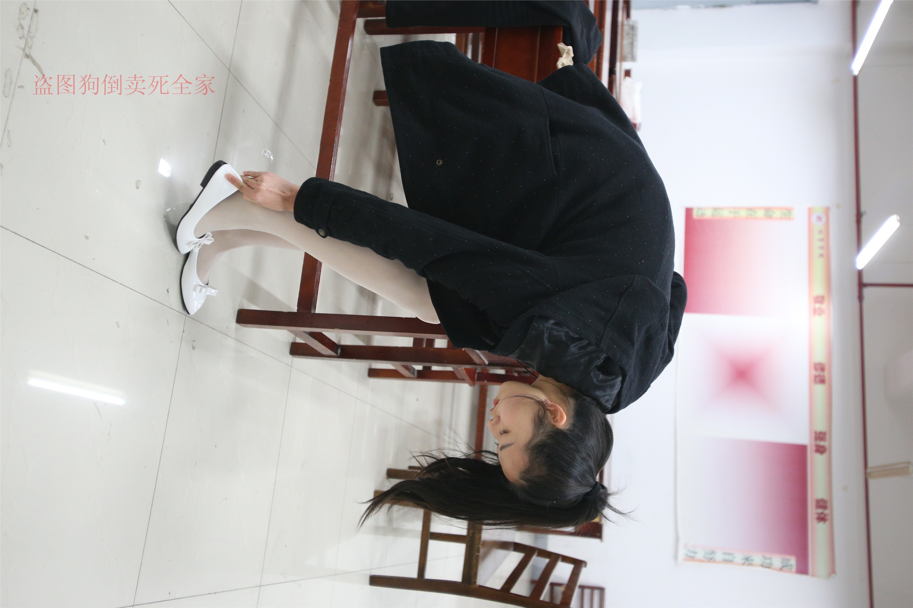 大西瓜美女图片 Z4-4 教室电梯白袜 336p1