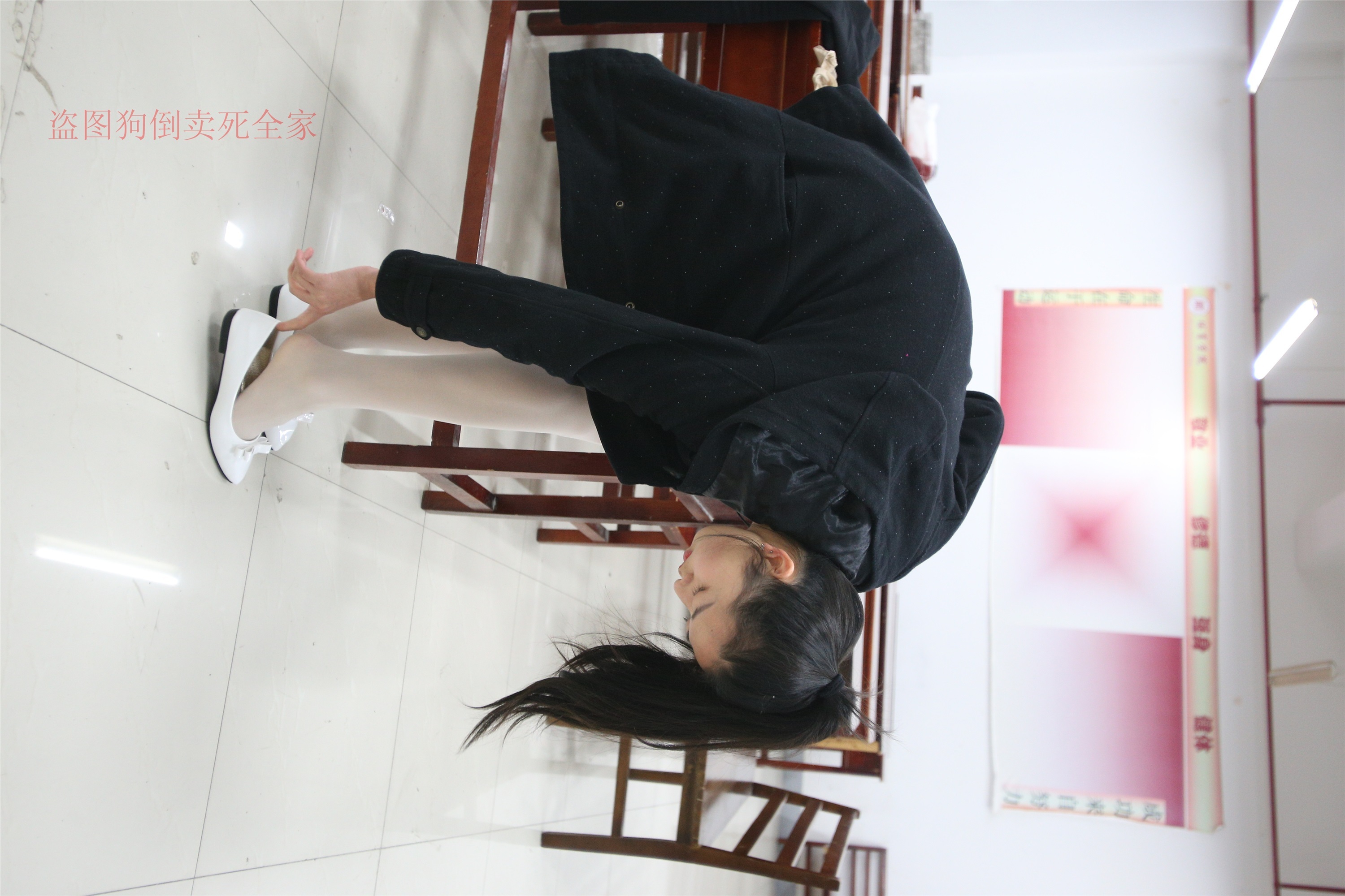 大西瓜美女图片 Z4-4 教室电梯白袜 336p1