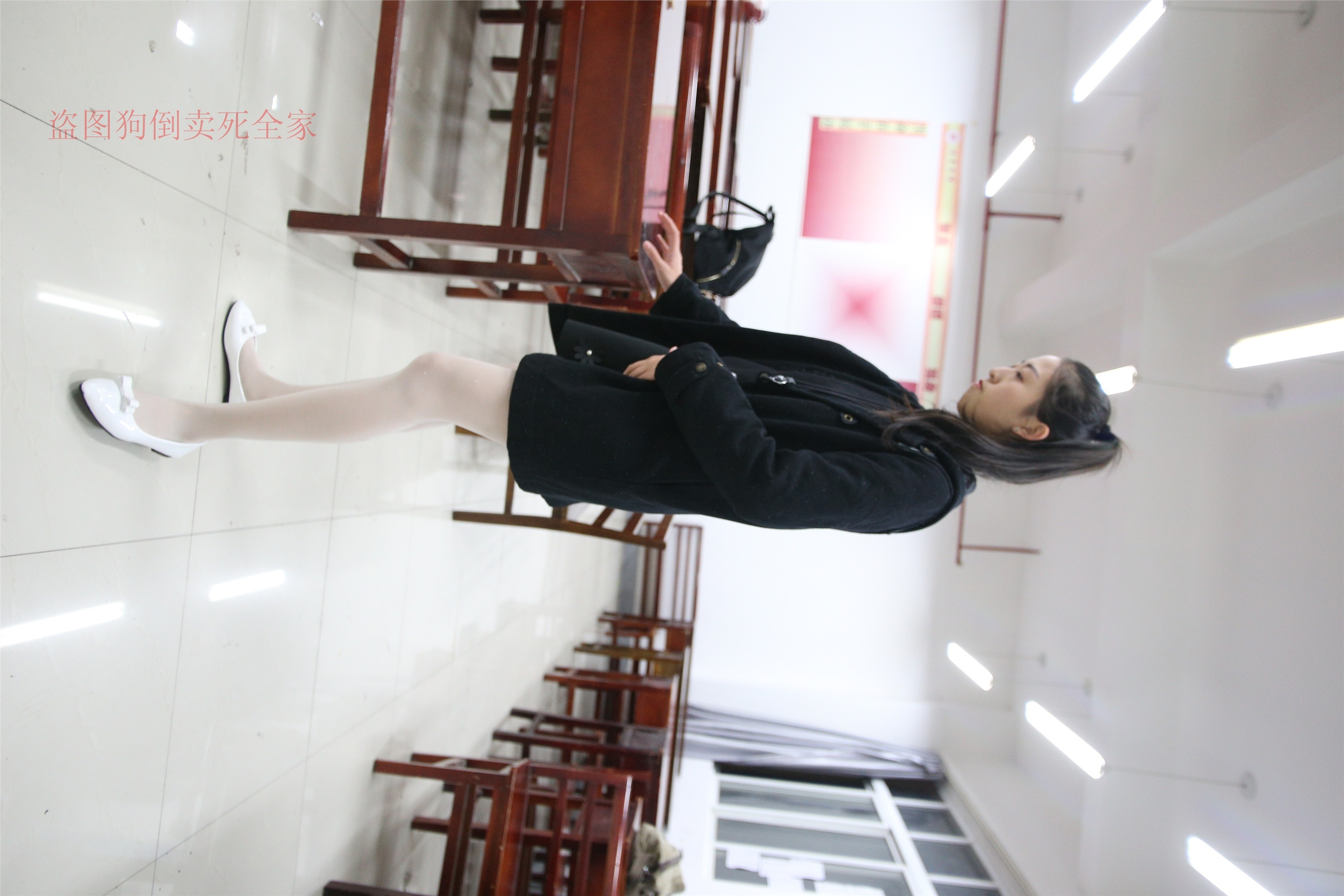 大西瓜美女图片 Z4-4 教室电梯白袜 336p1