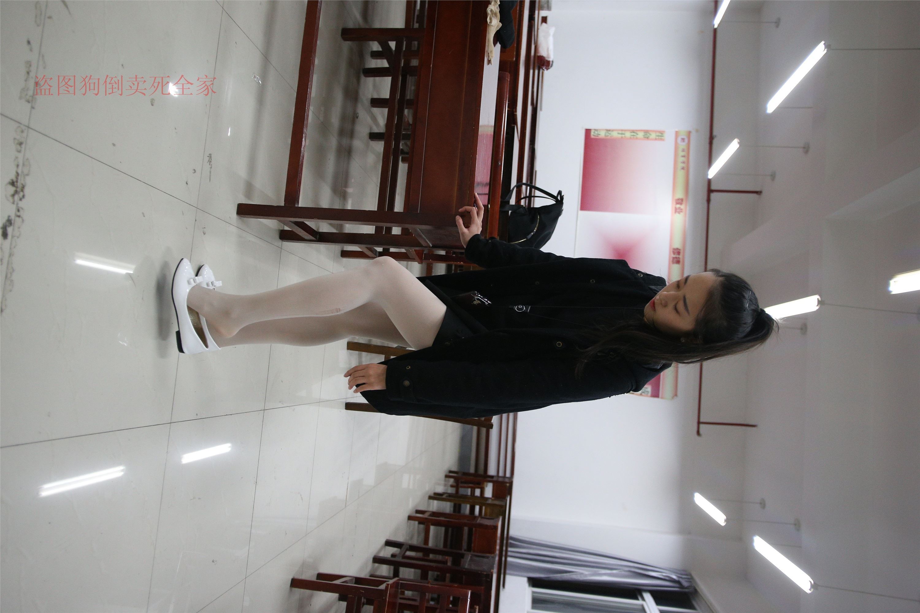 大西瓜美女图片 Z4-4 教室电梯白袜 336p1