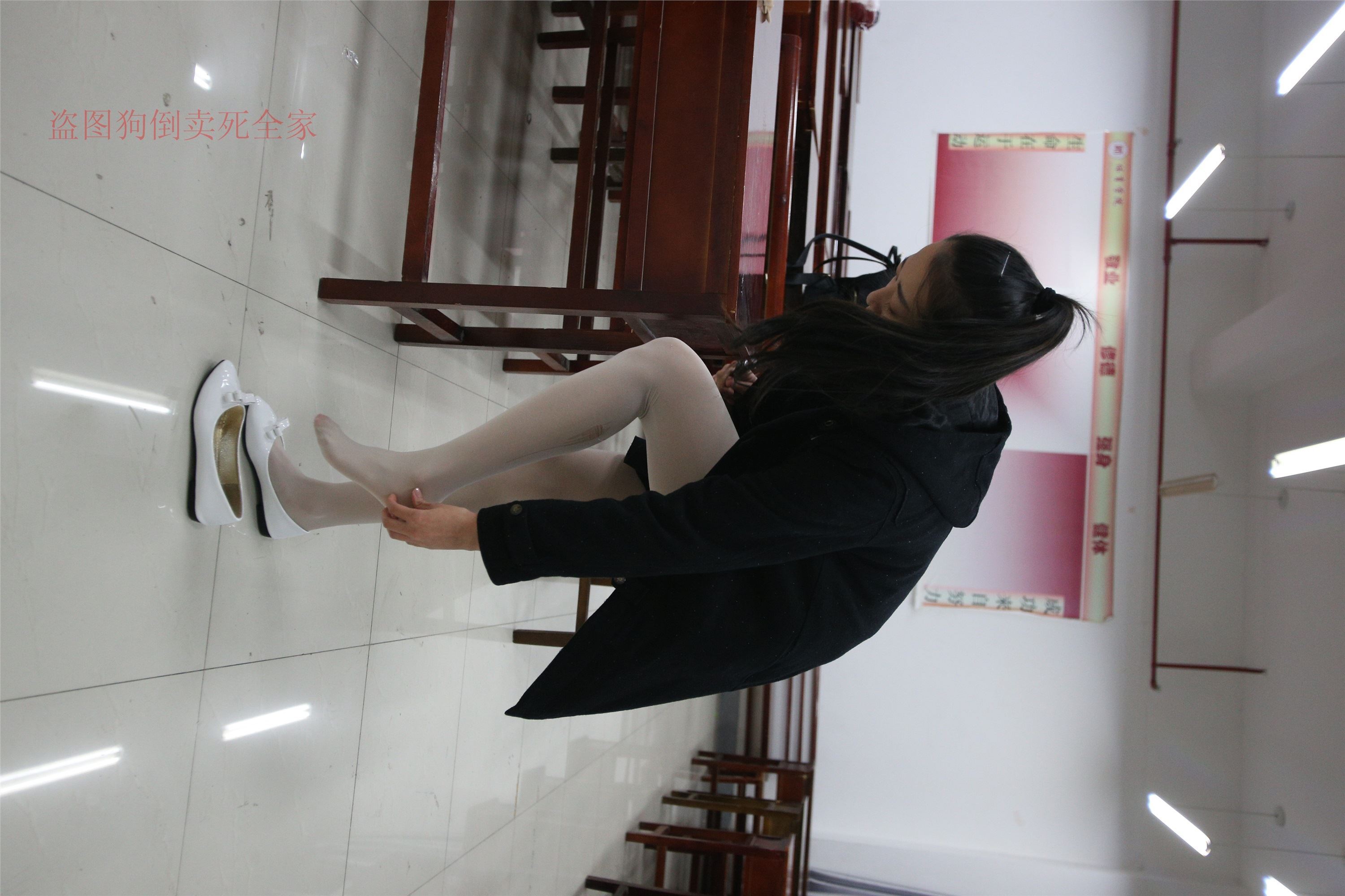 大西瓜美女图片 Z4-4 教室电梯白袜 336p1